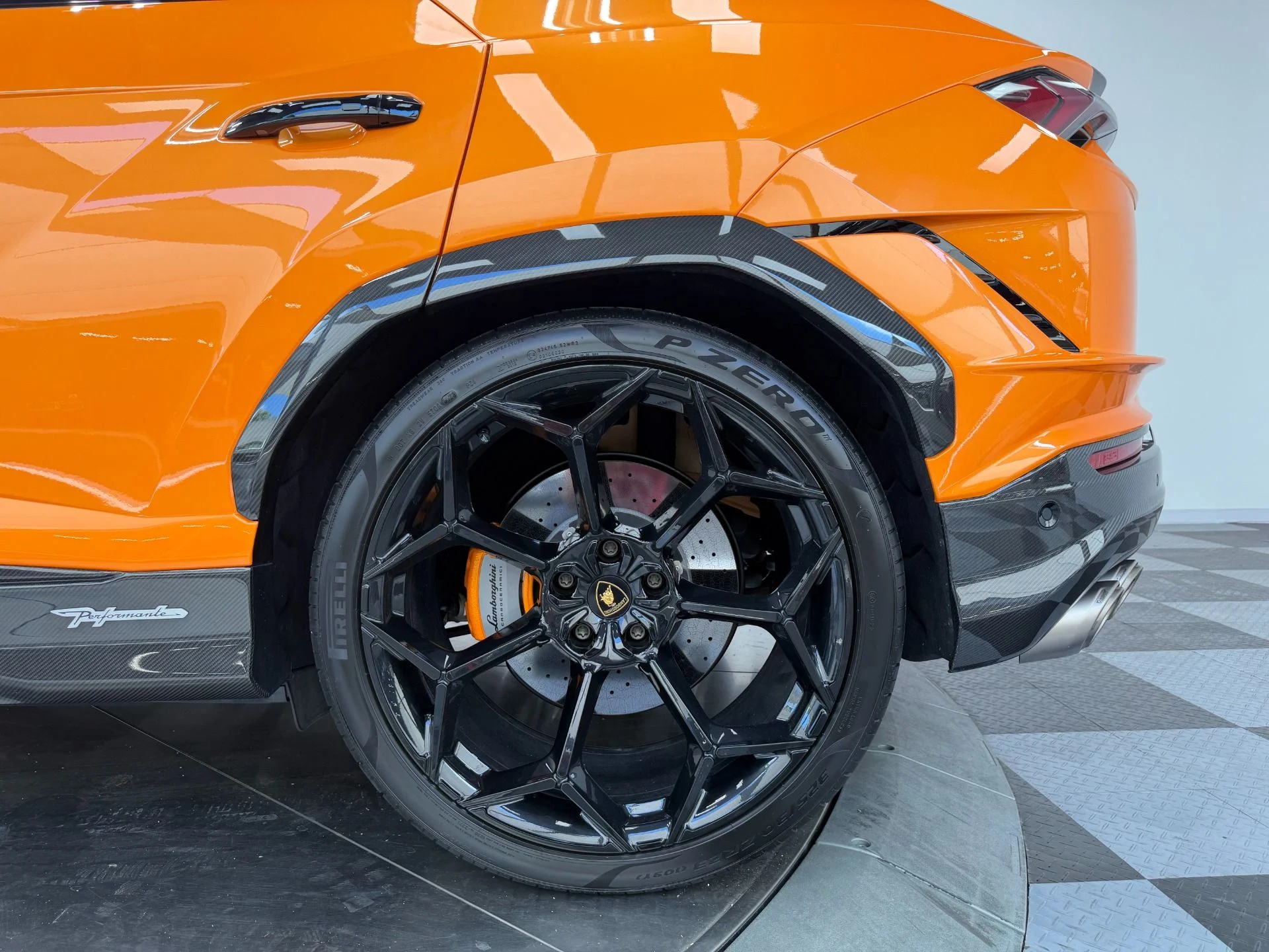 mph009_1793954012_Used_2024_Lamborghini_Urus_Performante_72_K_in_Options_3_D_Audio_Full_Carbon_Exterior_Package_1782147478_c0a9a48212
