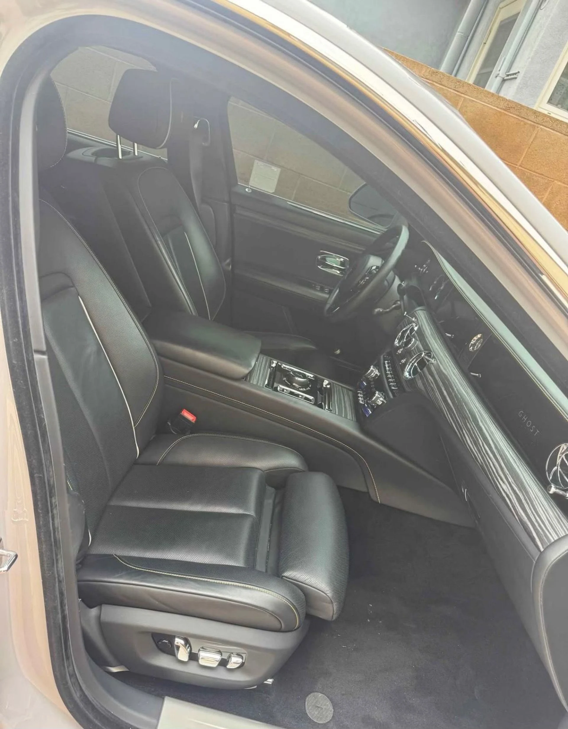 mph009_1795681722_Used_2022_Rolls_Royce_Ghost_1753300266_e84fdeaba1