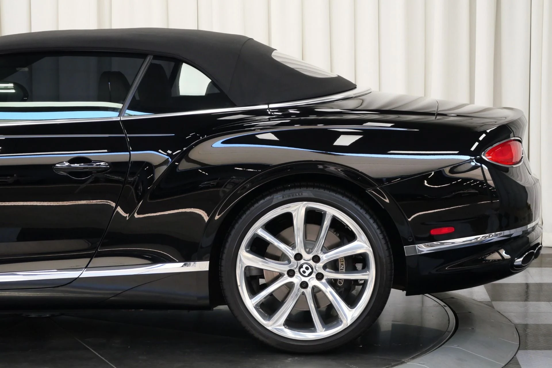 mph009_1797808317_Used_2022_Bentley_Continental_GTC_V8_1754511421_4a35511e61