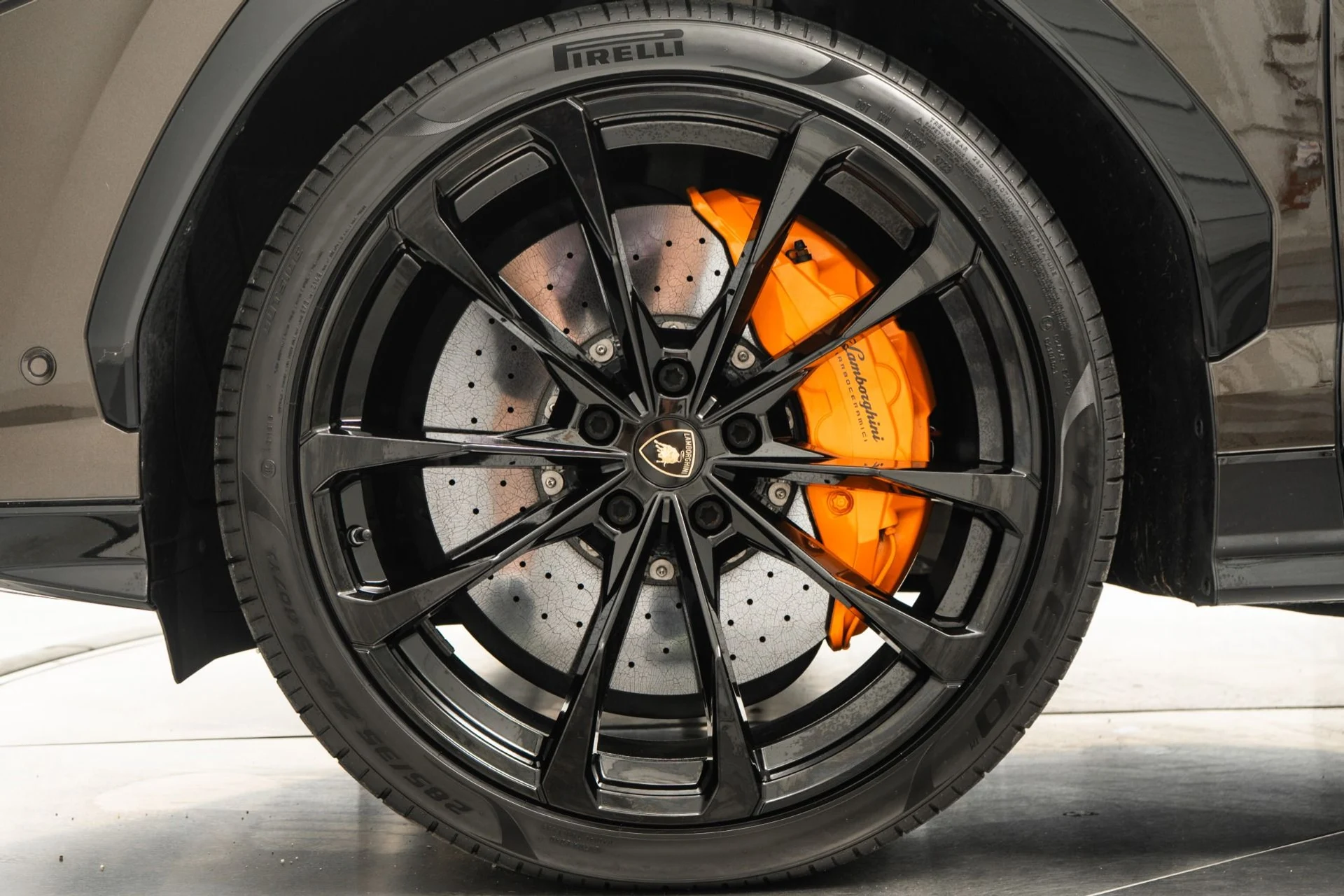 mph009_1803747851_Used_2022_Lamborghini_Urus_1793135043_631b271545