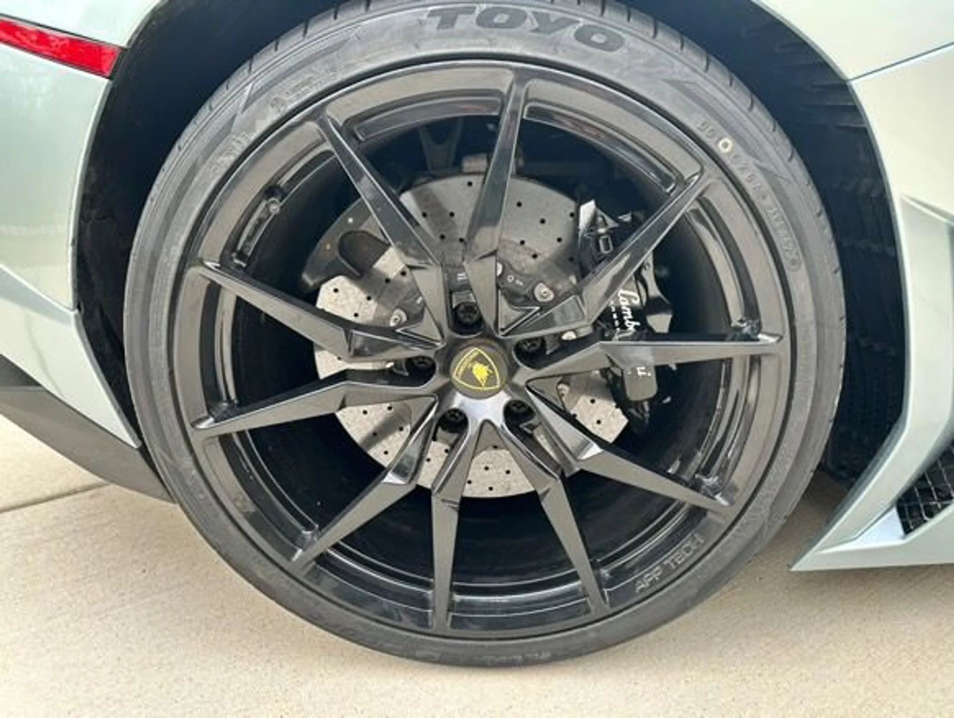 mph009_182628502_Used_2013_Lamborghini_Aventador_LP_700_4_1760373124_84e339bab9