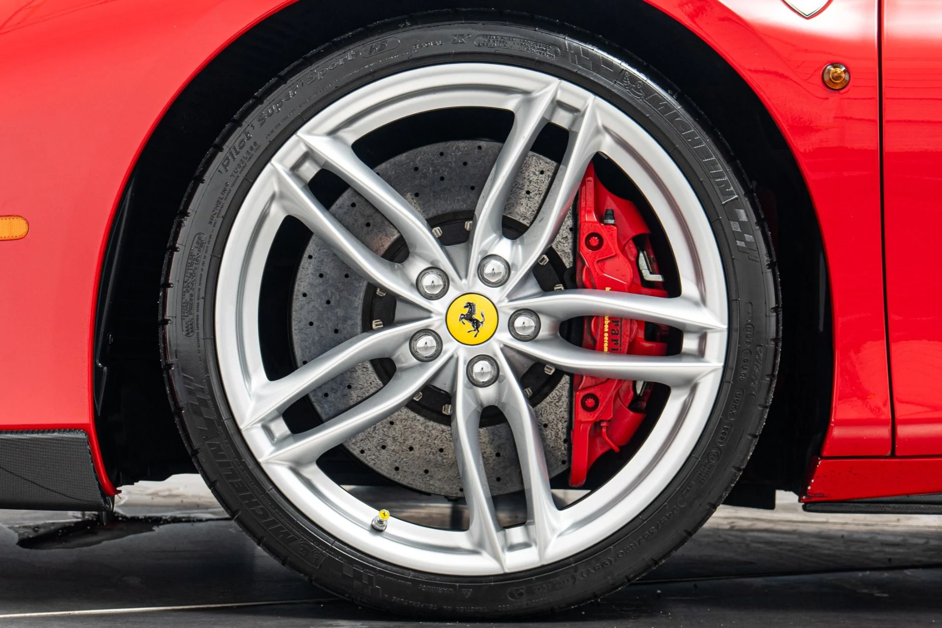 mph009_1828042558_Used_2017_Ferrari_488_Spider_1776892086_73dd0e8e9b