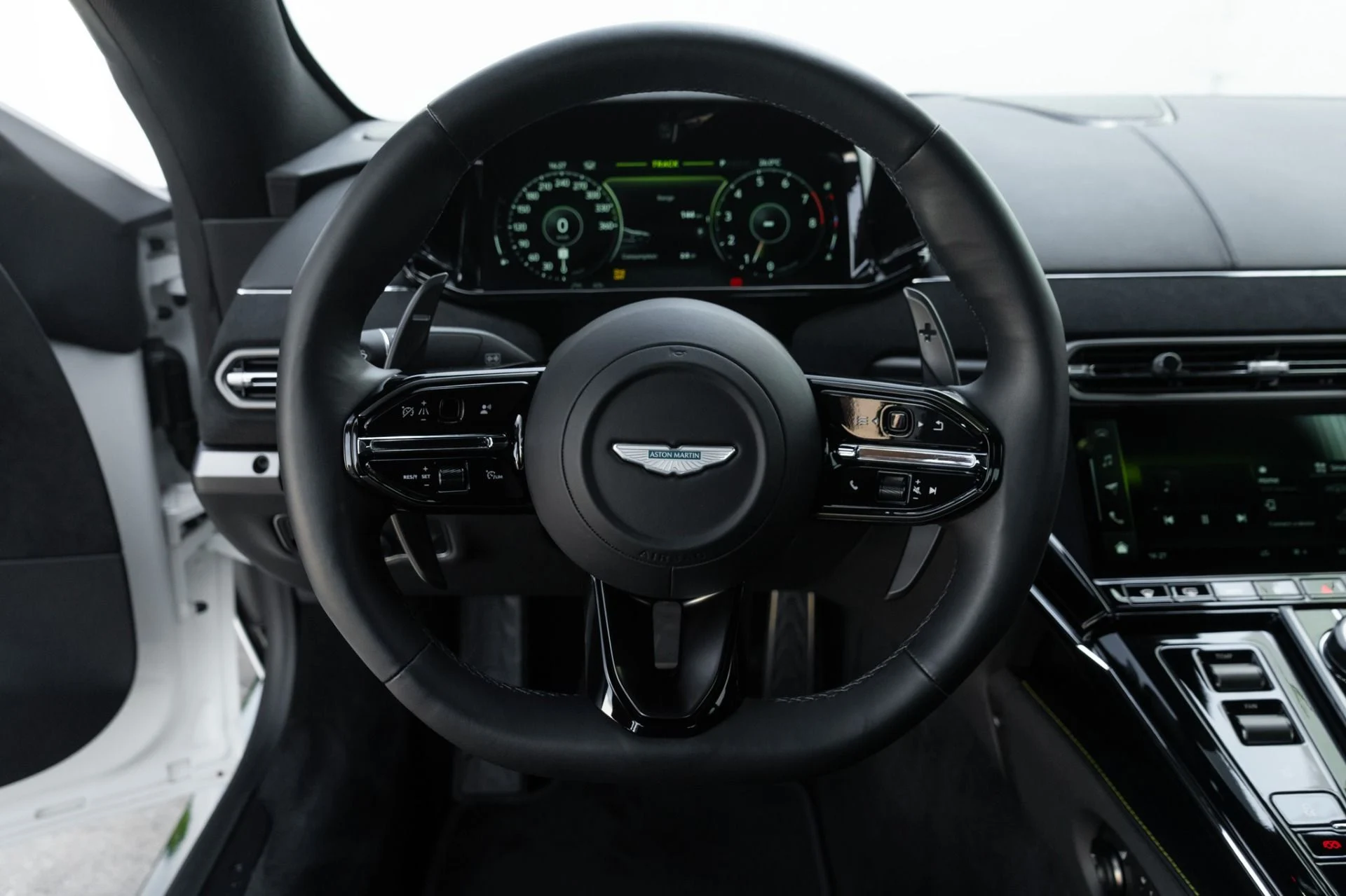 mph009_1828857694_Used_2025_Aston_Martin_Vantage_1778624093_700868c521