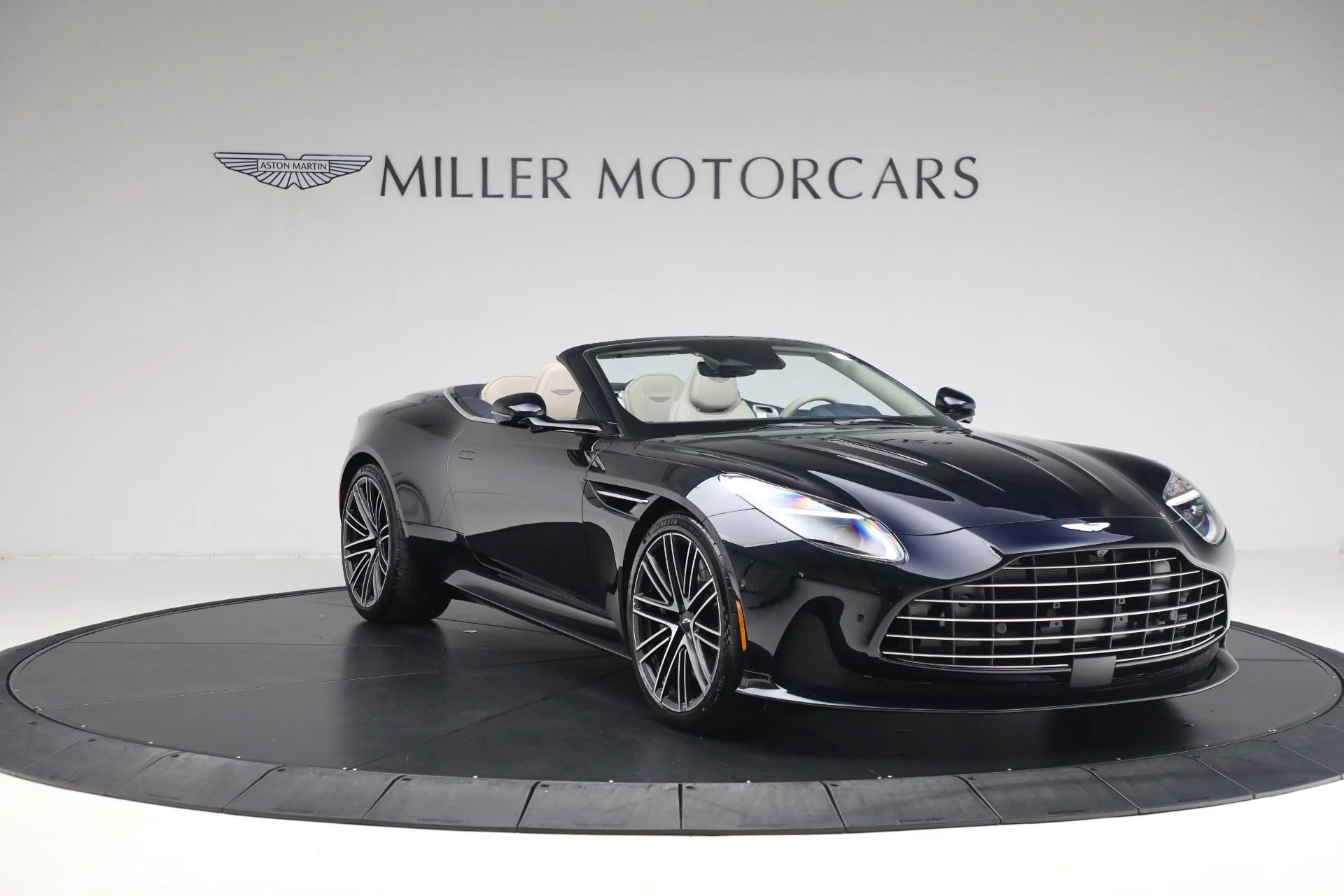 mph009_1836705702_New_2025_Aston_Martin_DB_12_Volante_7c4e645764