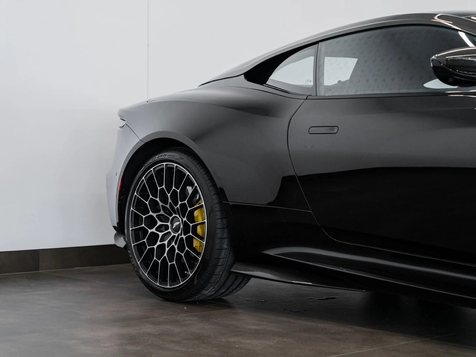 mph009_1836735910_aston_martin_dbs_2023_jpg_v_1773863537_9495a6b35b