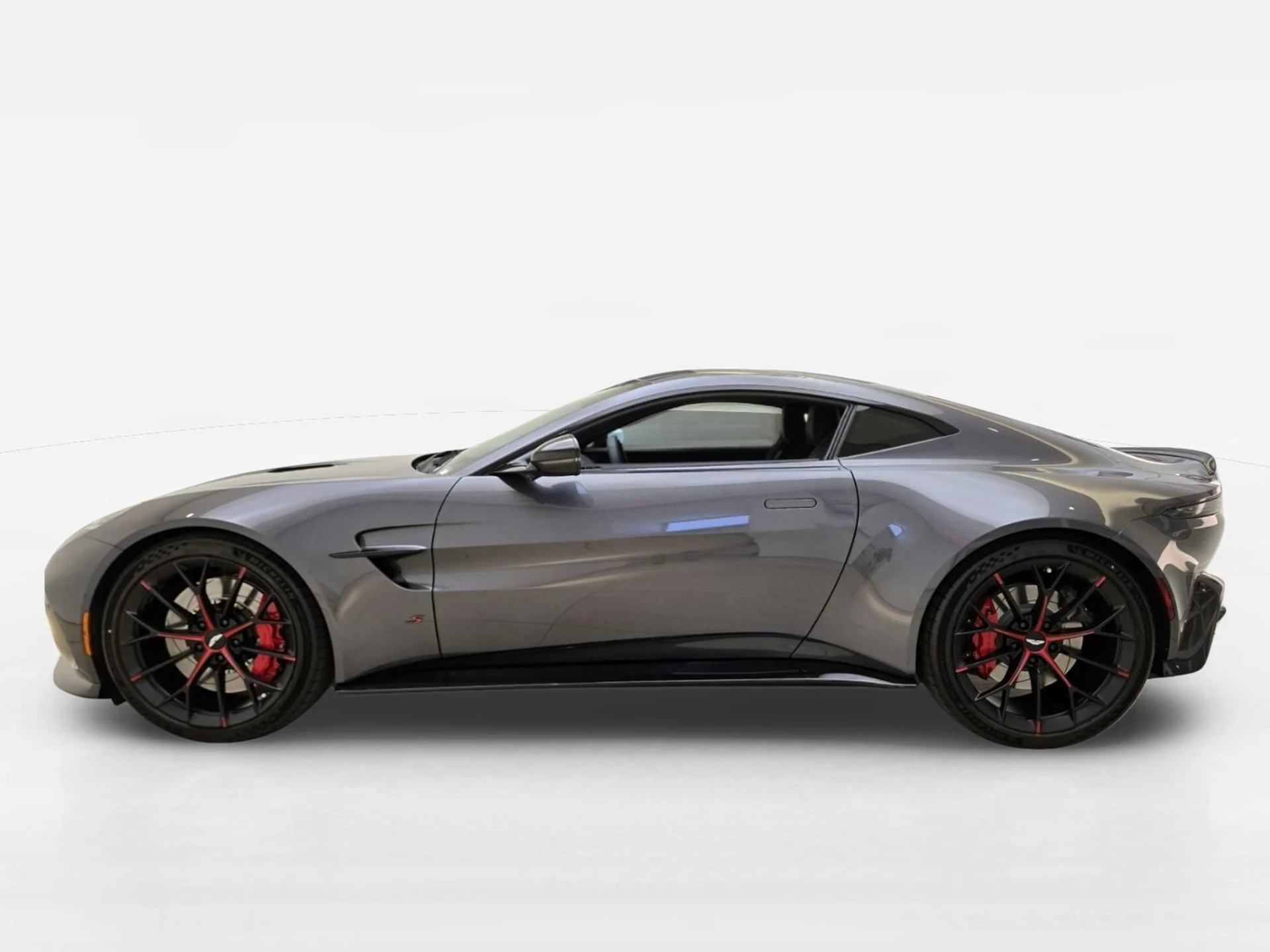 mph009_1845011127_New_2026_Aston_Martin_Vantage_S_1786166334_1c0c0739f9