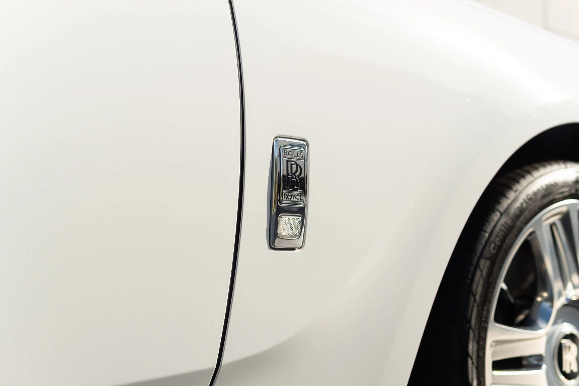 mph009_185219025_Used_2018_Rolls_Royce_Ghost_1765824060_79fb550ad8