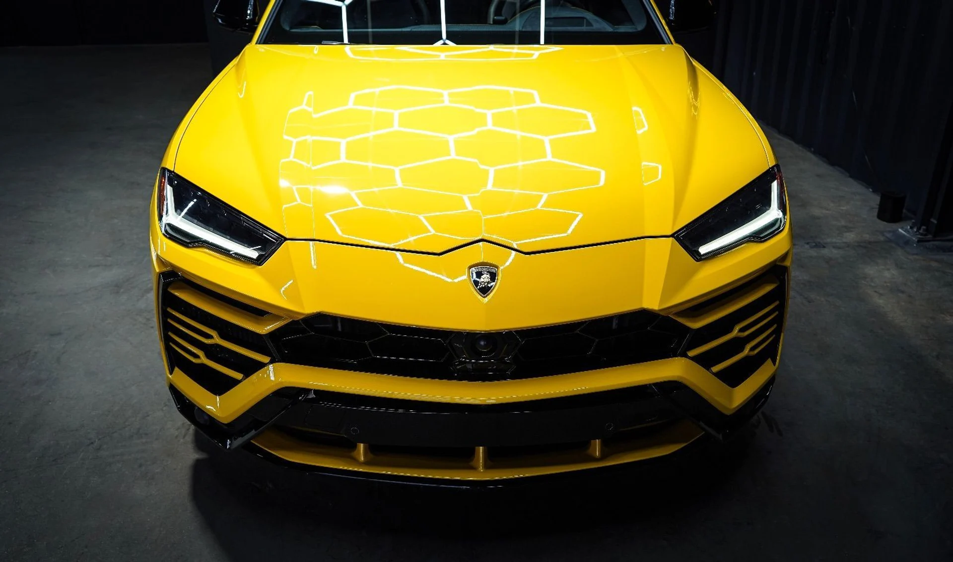 mph009_1852411466_37414663_06039_2020_lamborghini_urus_090_76576f998c