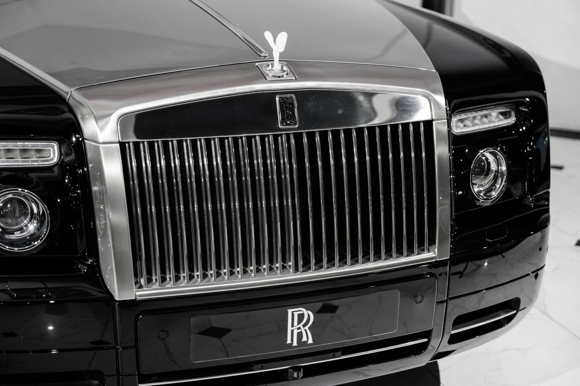 mph009_1855357155_Used_2010_Rolls_Royce_Phantom_Coupe_1760972669_a78d9f0e7d