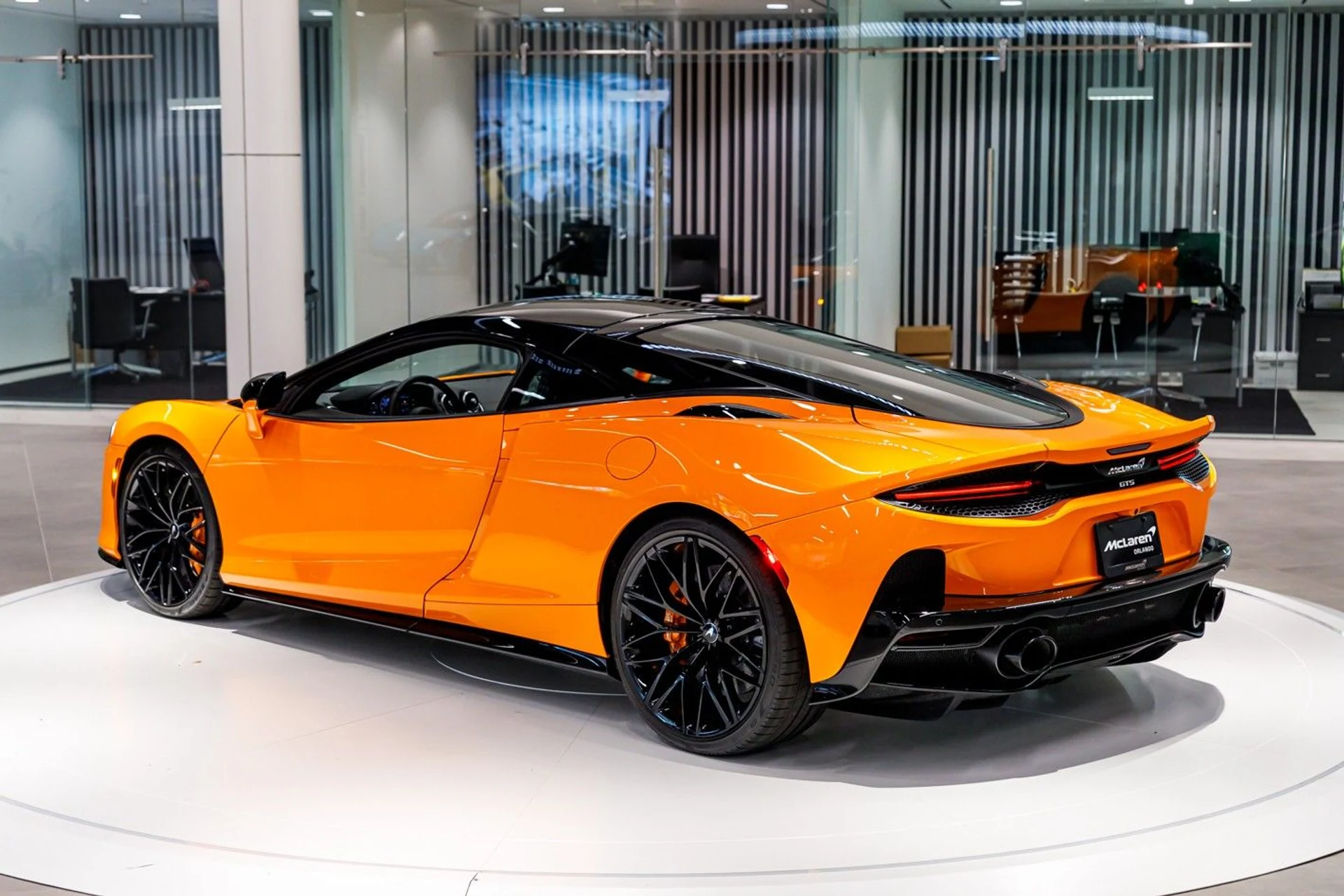 mph009_1859605270_671_p10_l_f4f358b85d