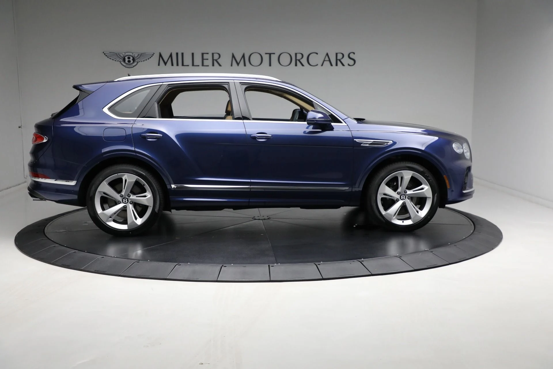 mph009_1875546834_Used_2023_Bentley_Bentayga_V8_6d79916042