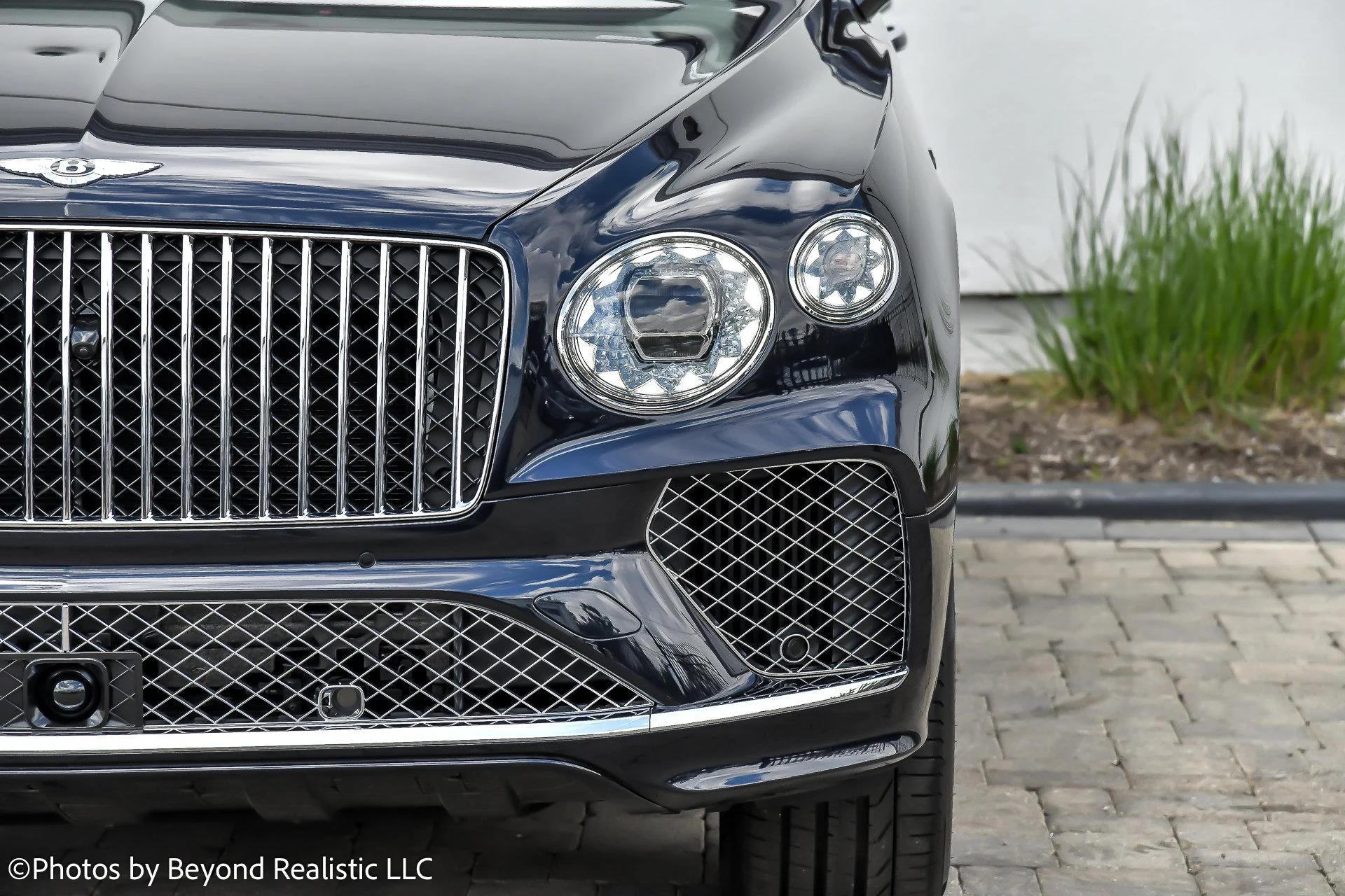 mph009_1876066359_Used_2024_Bentley_Bentayga_Azure_1760342132_6e17ae98ff