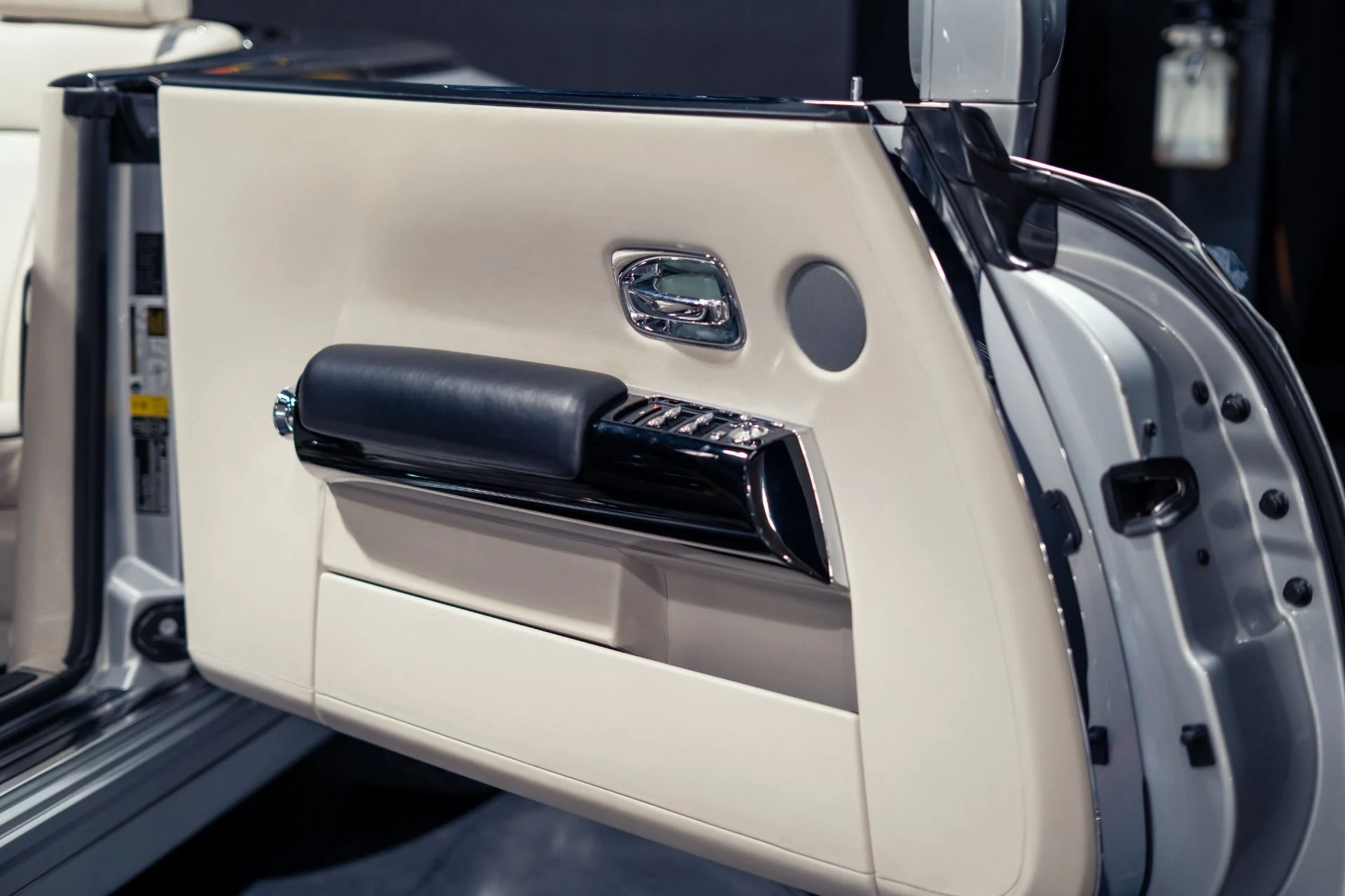 mph009_1876707417_Used_2014_Rolls_Royce_Phantom_Drophead_Coupe_1785564931_4206866e95