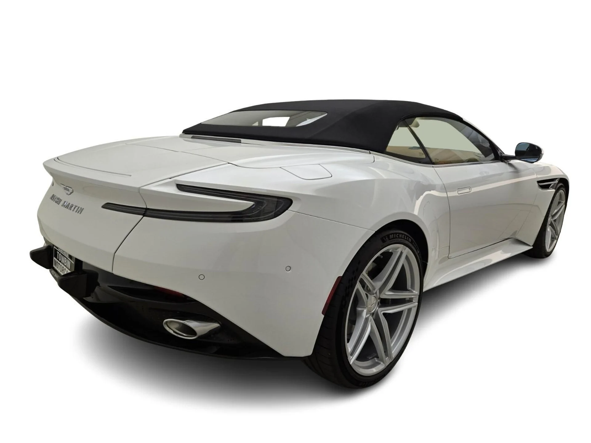 mph009_1877316403_New_2026_Aston_Martin_DB_12_Volante_1756187302_ddb704e7b2