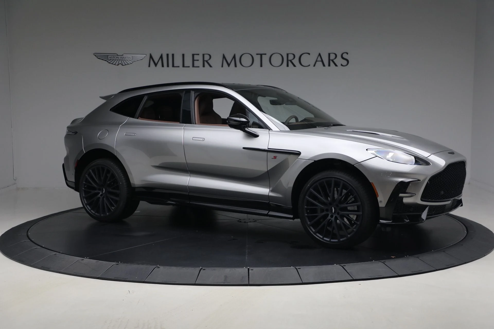 mph009_1878269593_New_2026_Aston_Martin_DBX_S_1765053271_16e4bd8982