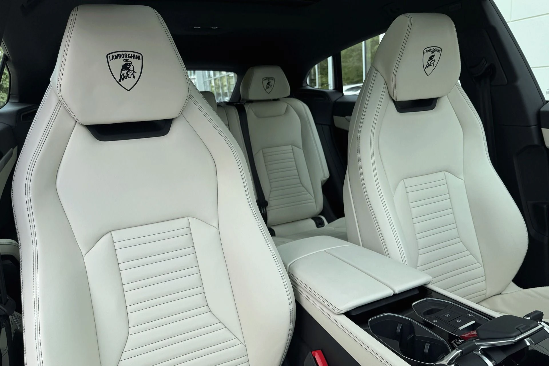 mph009_1886705803_Used_2025_Lamborghini_Urus_SE_1764805292_7ac8900f25