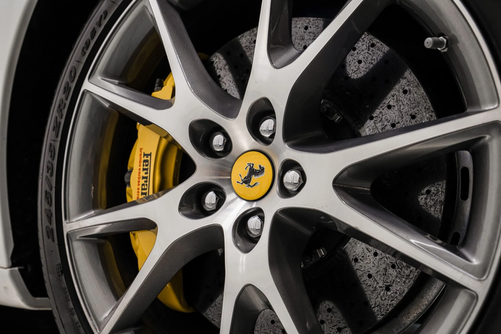 mph009_1888582216_Used_2014_Ferrari_California_1762200649_96ae0f6c10