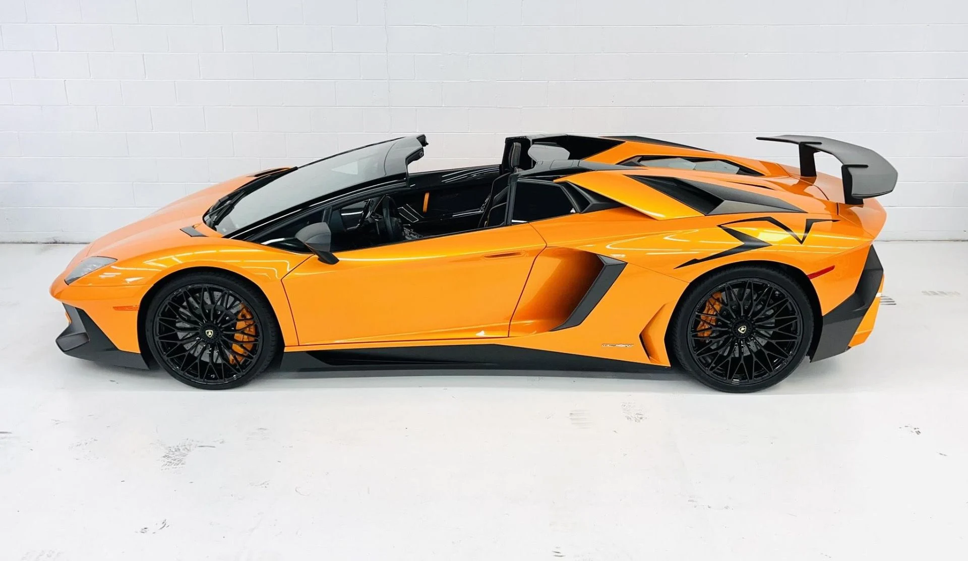 mph009_1890602607_Used_2017_Lamborghini_Aventador_LP_750_4_SV_1760729396_cca65d2171