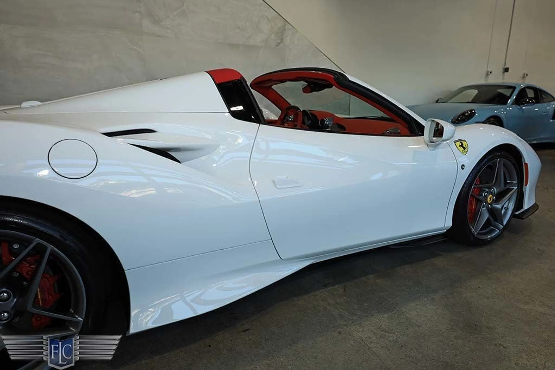 mph009_1892287940_used_2023_ferrari_f8_spider_convertible_9689_22983772_10_1024_fc18946e91