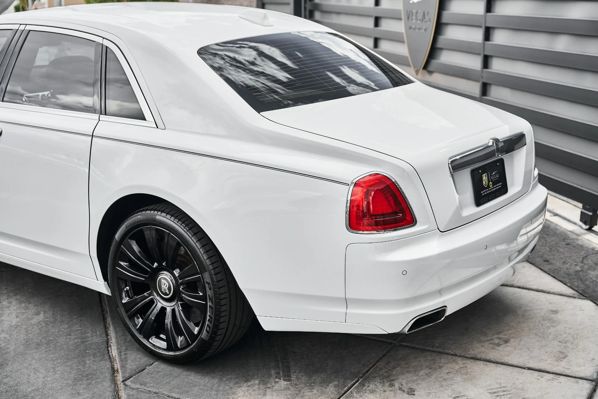 mph009_1900886515_Used_2018_Rolls_Royce_Ghost_Base_1787073493_f22aee5138
