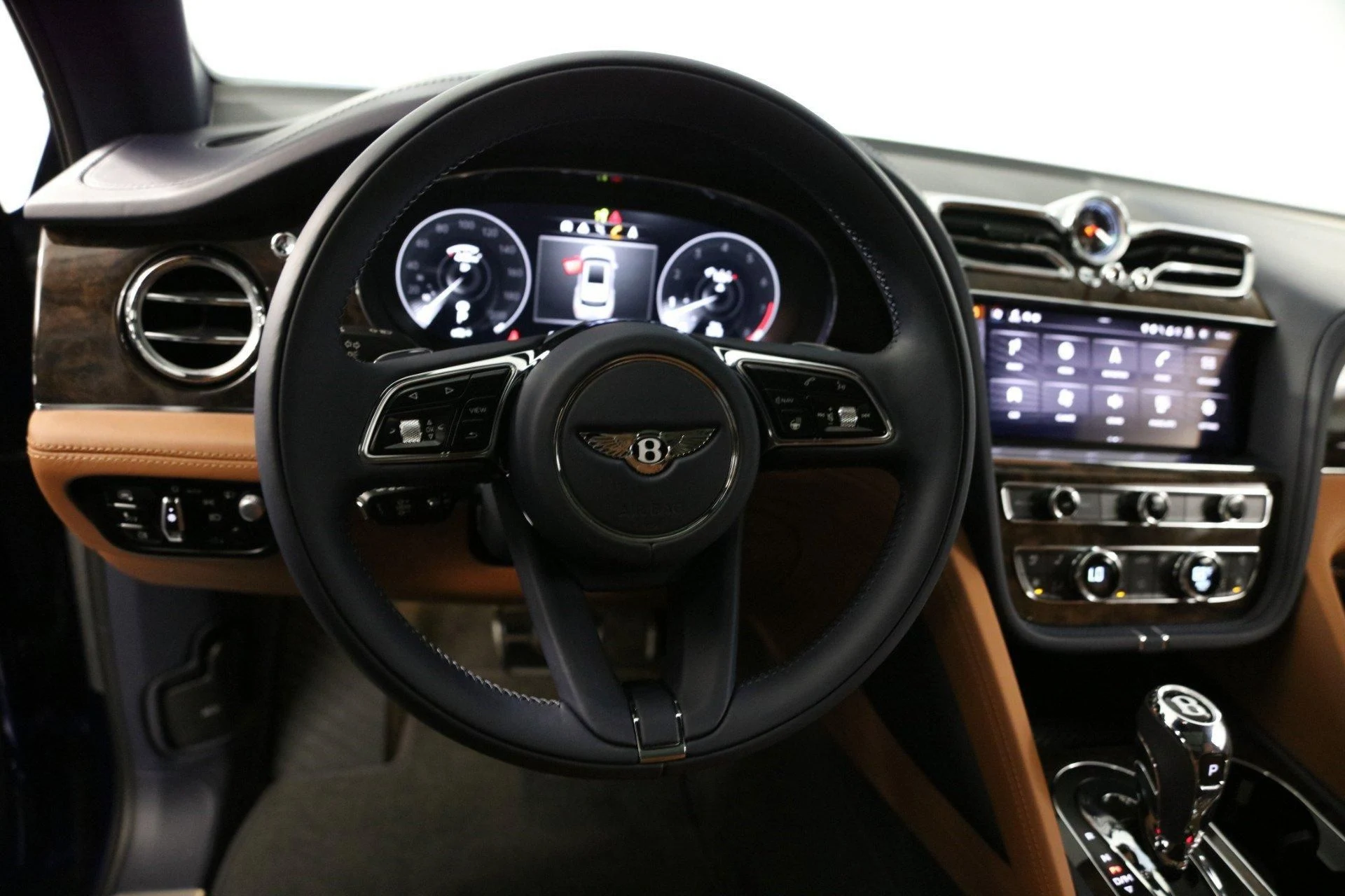 mph009_1901688952_Used_2022_Bentley_Bentayga_V8_1678278178_64d4e000be