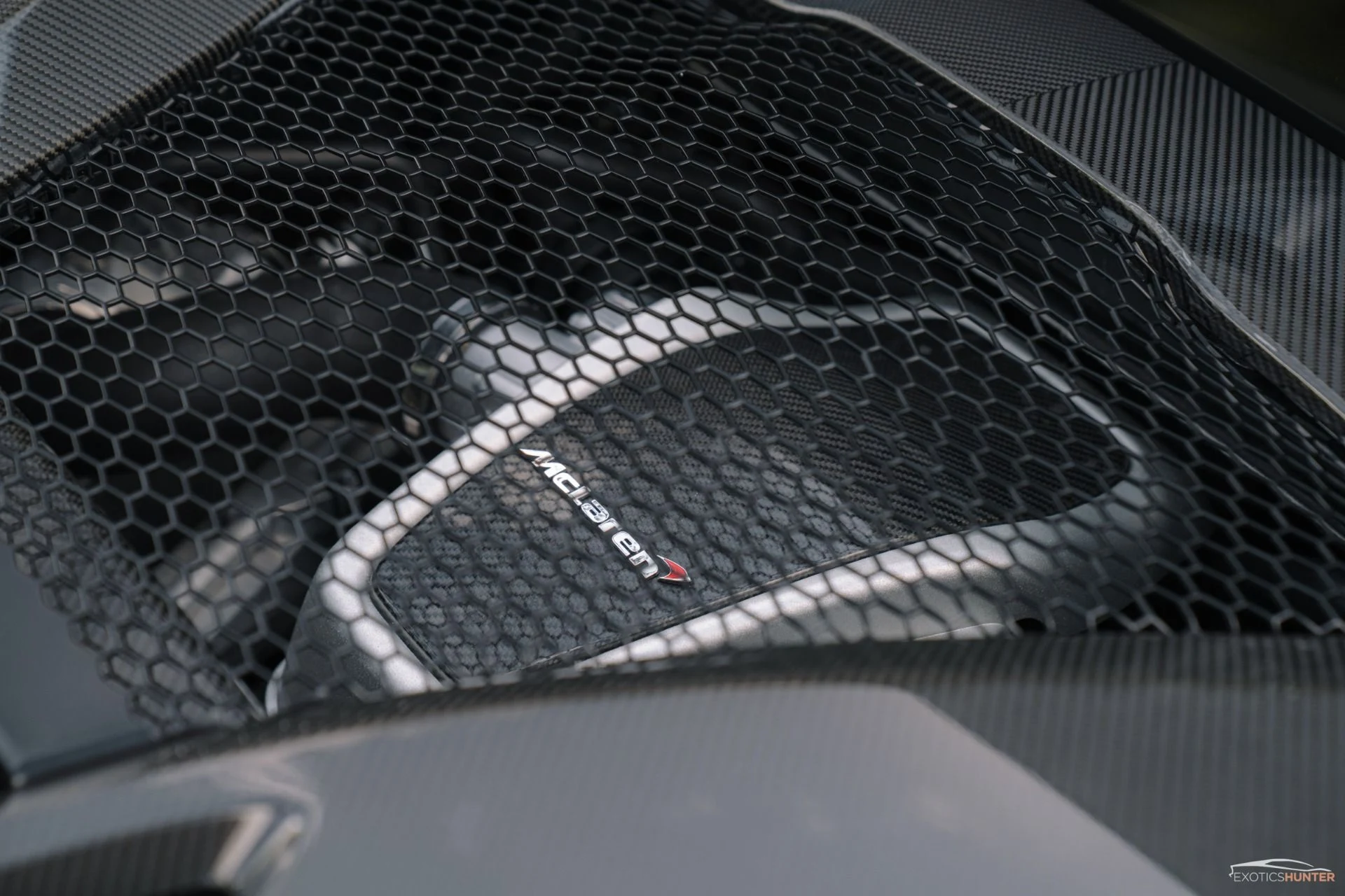 mph009_1905949746_Used_2016_Mc_Laren_570_S_in_Blade_Silver_w_Exterior_Carbon_1761343757_1a5bec681c