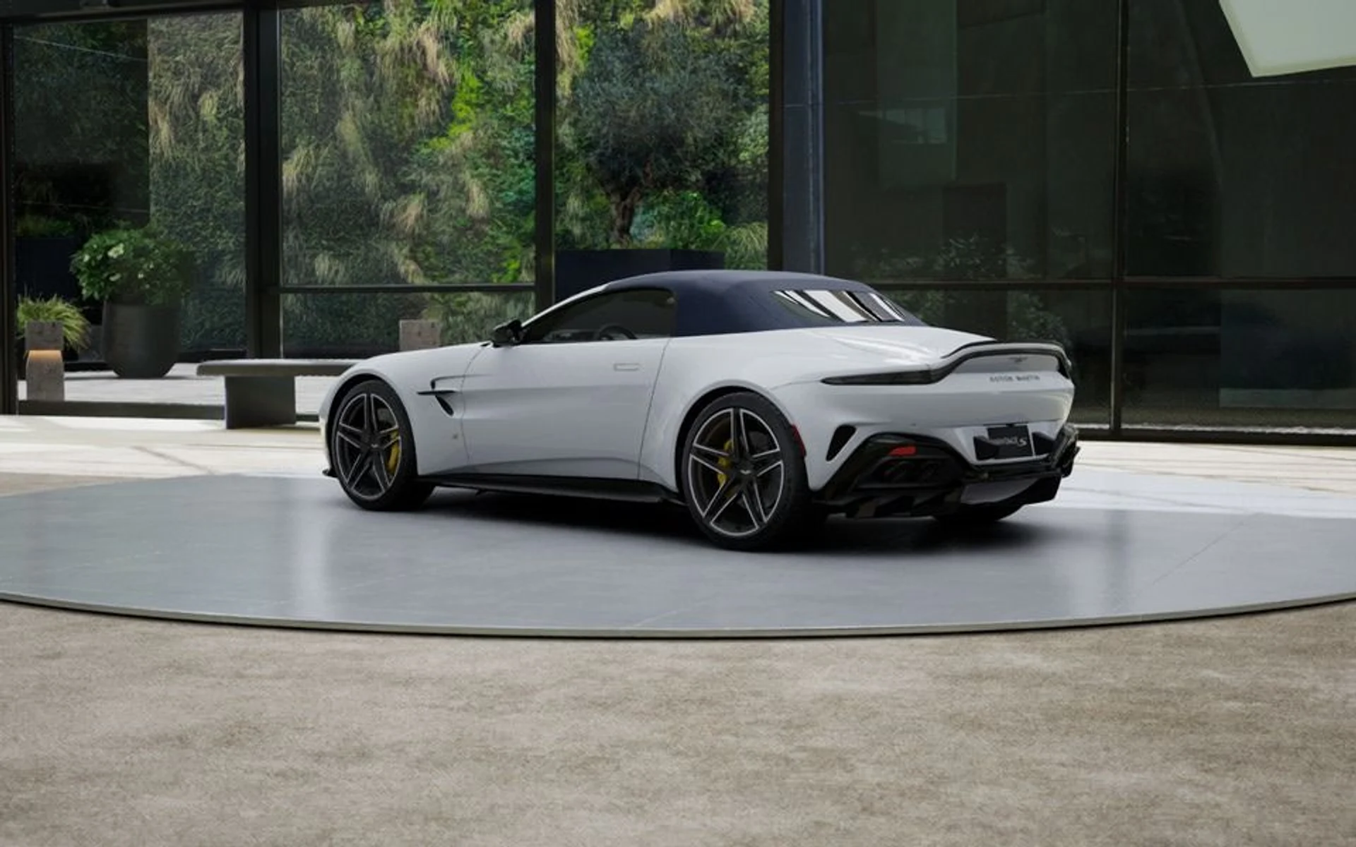 mph009_1913619733_New_2027_Aston_Martin_Vantage_S_Roadster_In_Transit_50622a5034