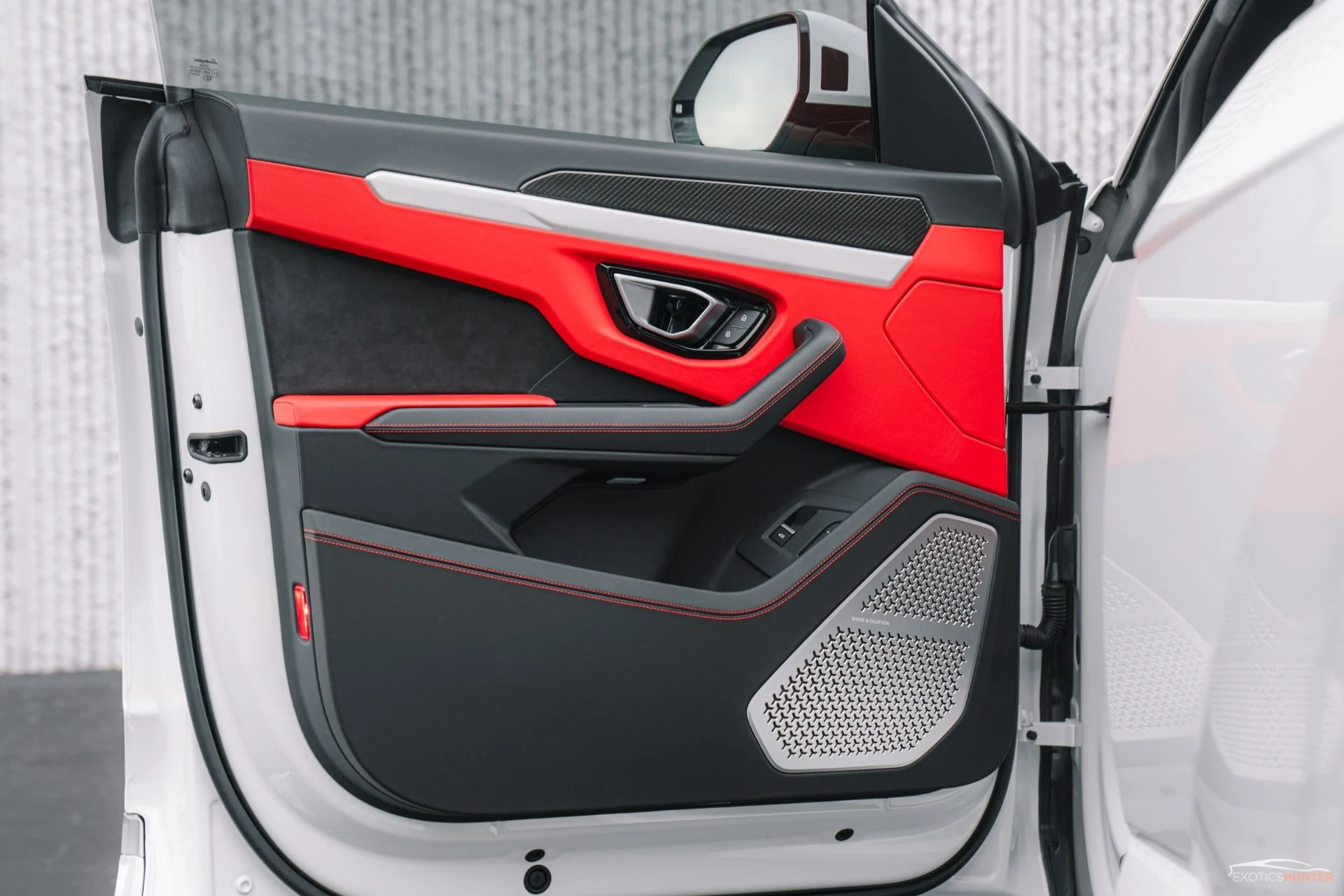 mph009_1927108401_Used_2021_Lamborghini_Urus_1762815107_5af1bac920