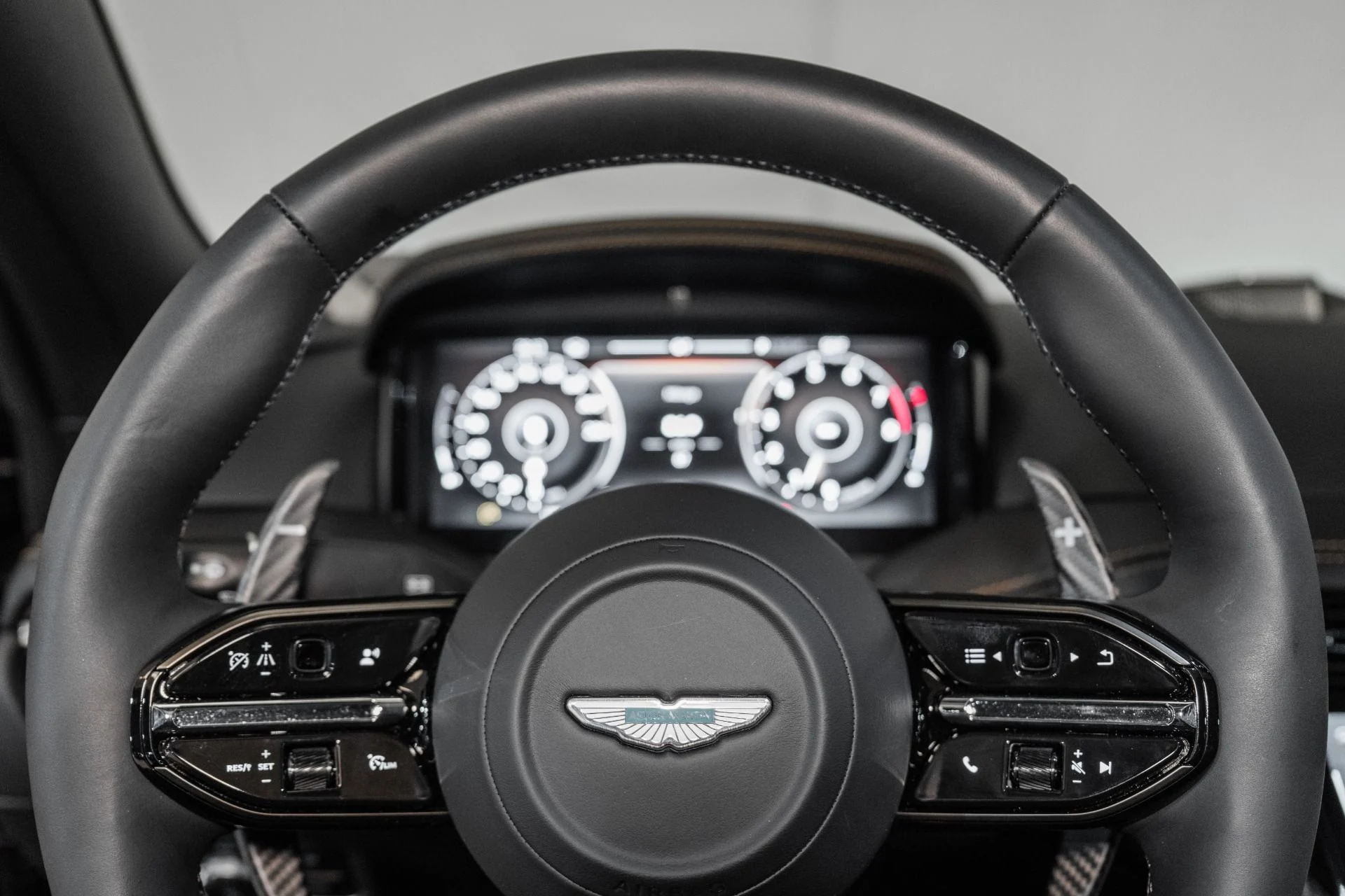 mph009_1932678981_Used_2025_Aston_Martin_DB_12_Coupe_1742566094_91476ac4f6