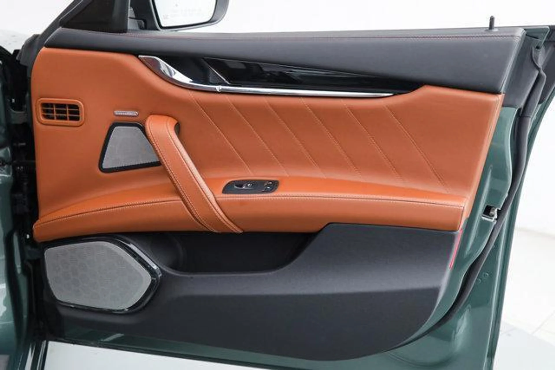 mph009_1936384761_m_HIO_Bk_Gmy_Dwz6_Xa_P_Xvmrsn_O_Mxs_f4a4a095f2