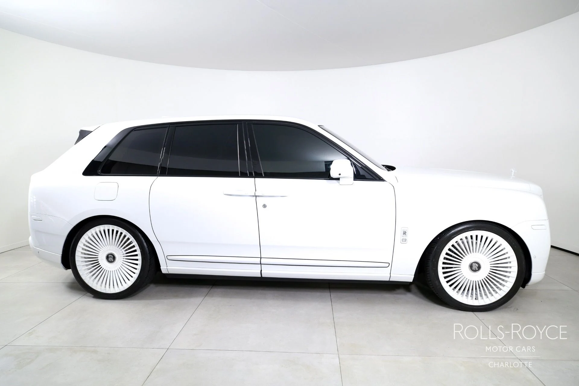 mph009_1951461095_Used_2021_Rolls_Royce_Cullinan_1754591568_28df561f2e