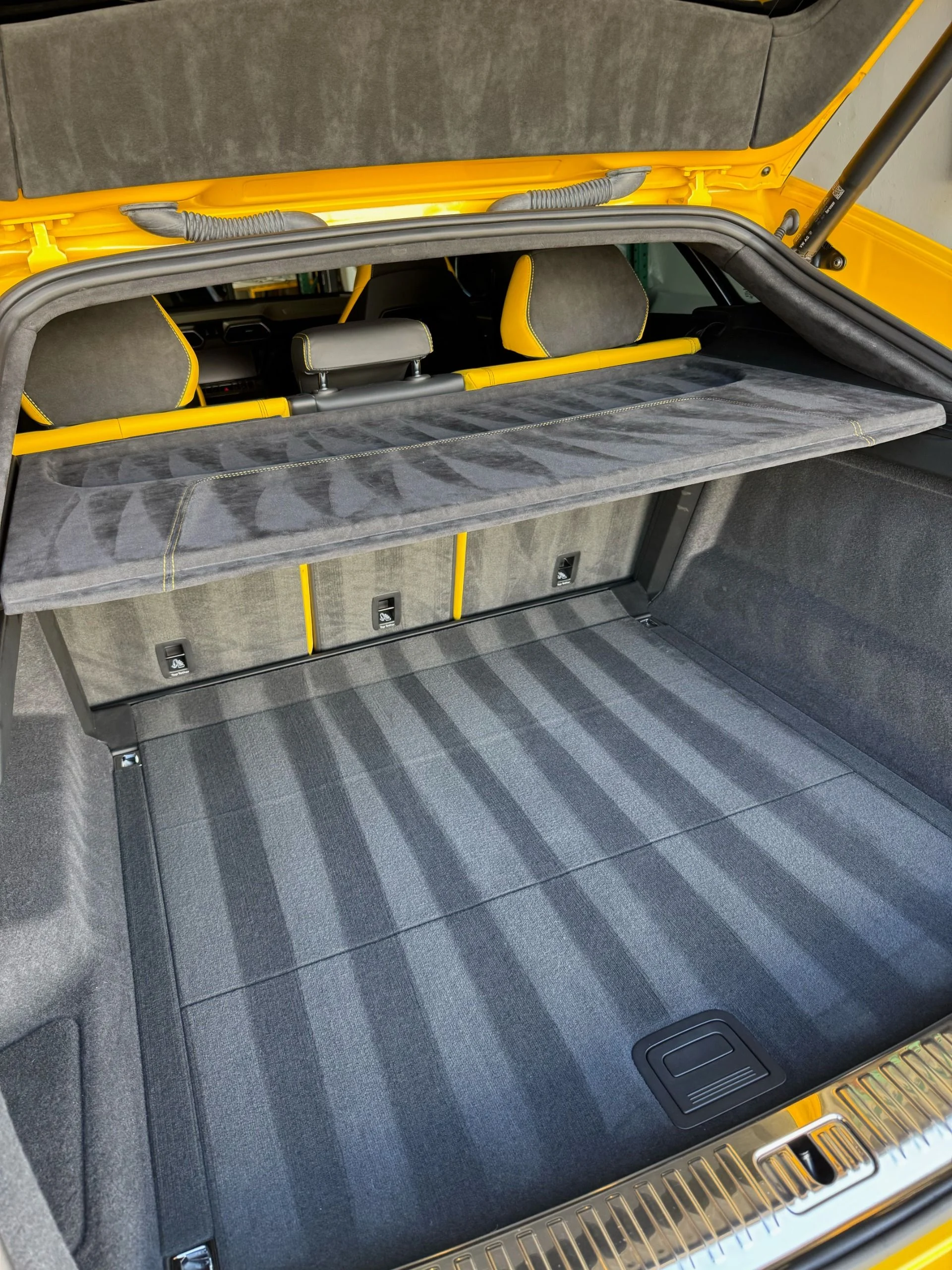 mph009_1966308067_Used_2021_Lamborghini_Urus_1755903807_7f9793527b