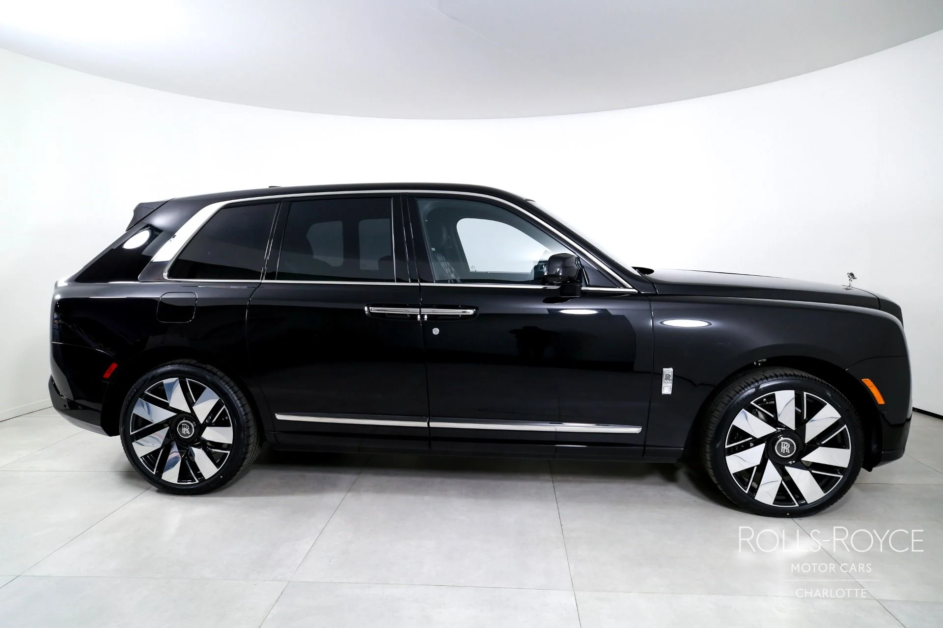 mph009_196814881_Used_2026_Rolls_Royce_Cullinan_1765392948_ceaf23c00f