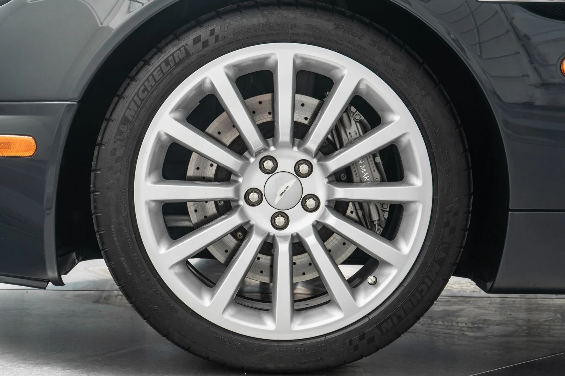 mph009_1981324363_Used_2003_Aston_Martin_Vanquish_New_York_Auto_Show_Display_Car_1755616167_25732576e8