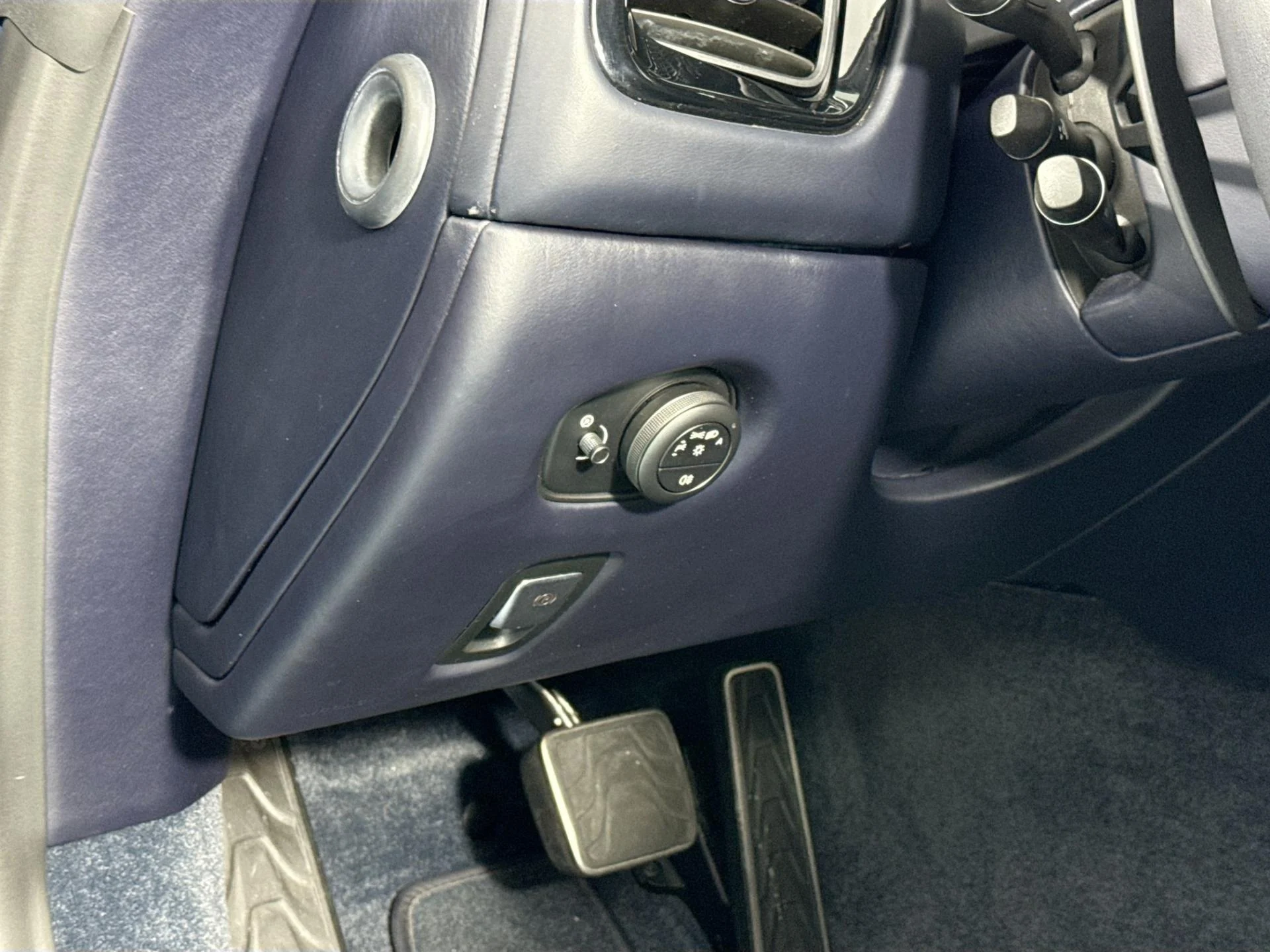 mph009_1987060944_Used_2019_Aston_Martin_Vantage_1784071659_4daaeb09a8