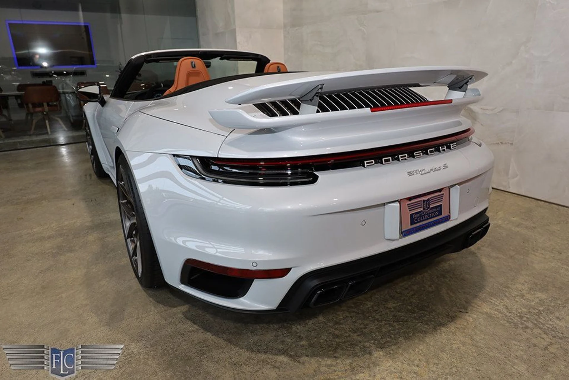 mph009_1987865732_used_2025_porsche_911_turboscabriolet_9689_23038395_10_1024_4c7a47abaf