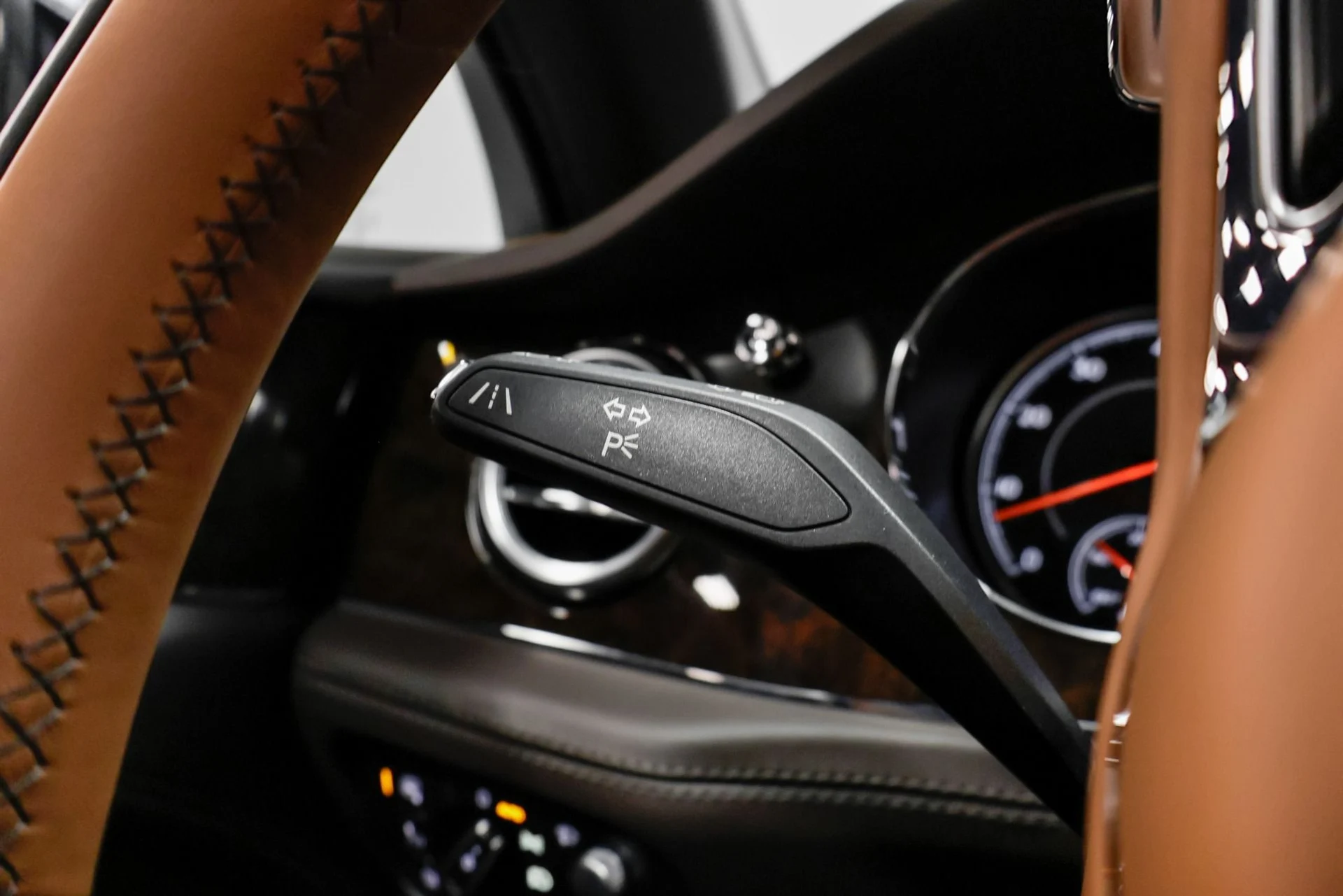 mph009_199276963_Used_2020_Bentley_Bentayga_V8_1761664862_cf3f644a59