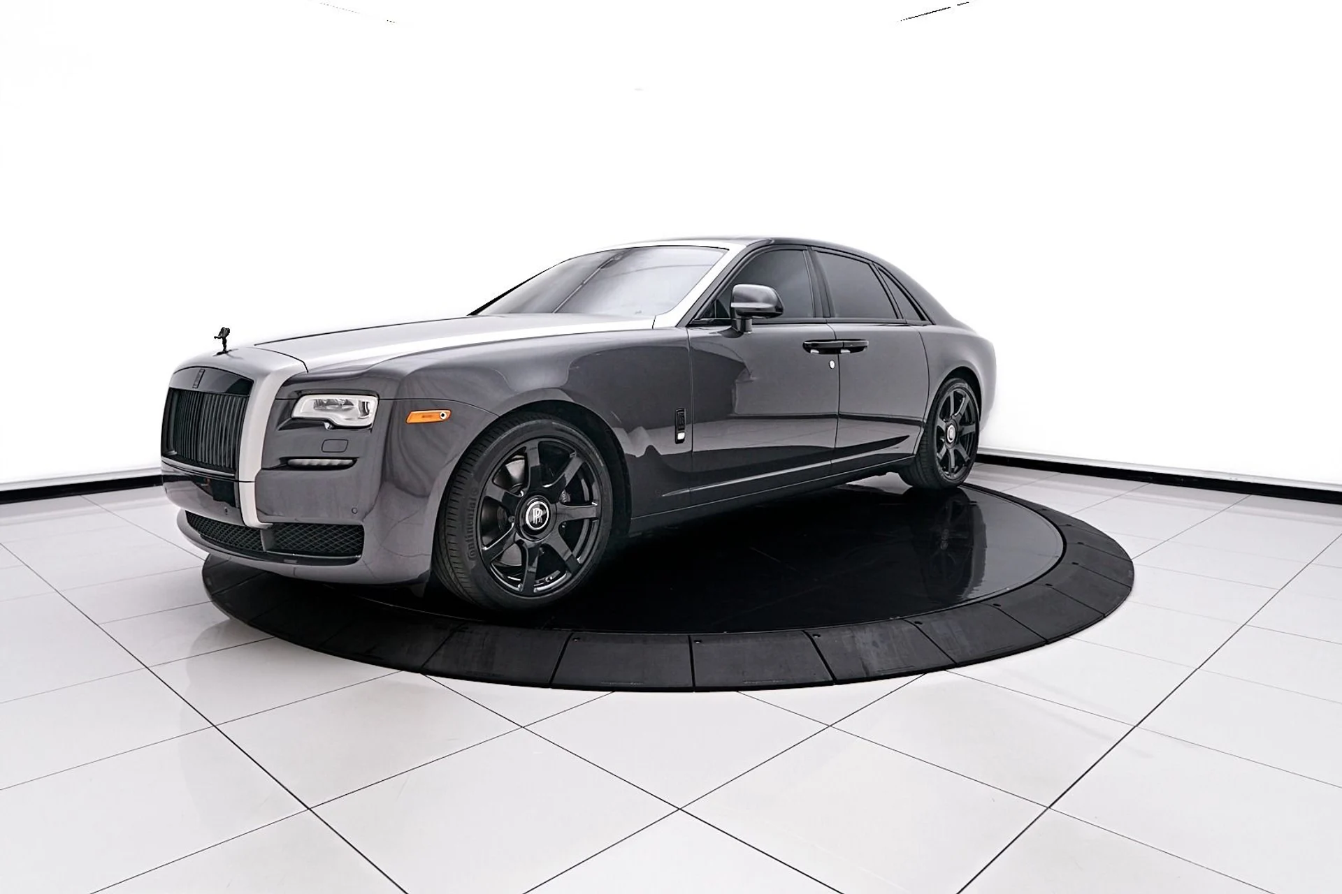 mph009_1996234581_Used_2017_Rolls_Royce_Ghost_Base_1743559500_6490618f65