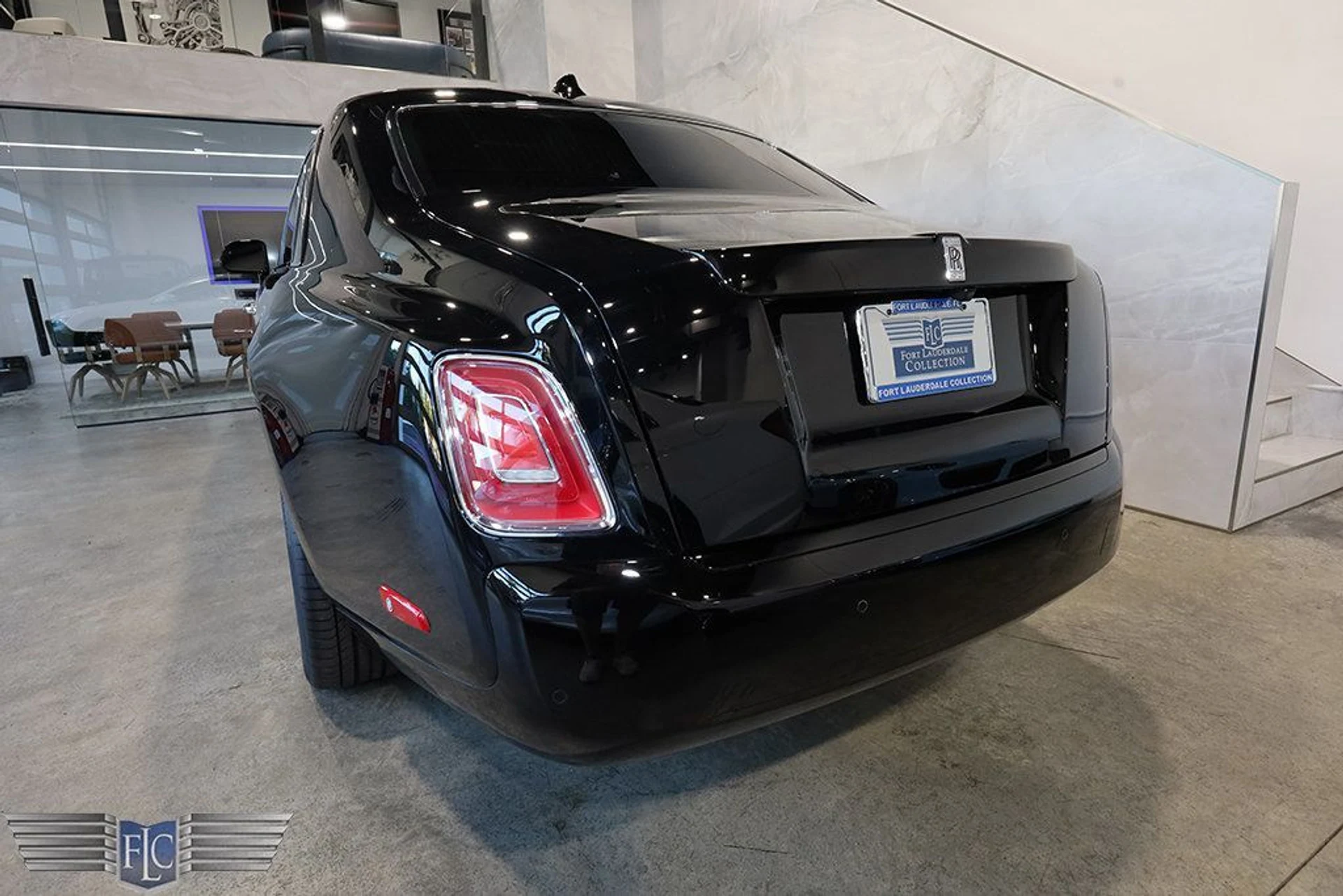 mph009_2000329986_used_2022_rolls_royce_phantom_sedan_9689_23002313_10_1024_4bd9f60868