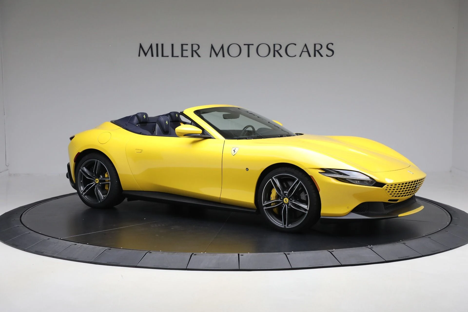 mph009_2002755077_Used_2025_Ferrari_Roma_Spider_1758310814_32680ef483