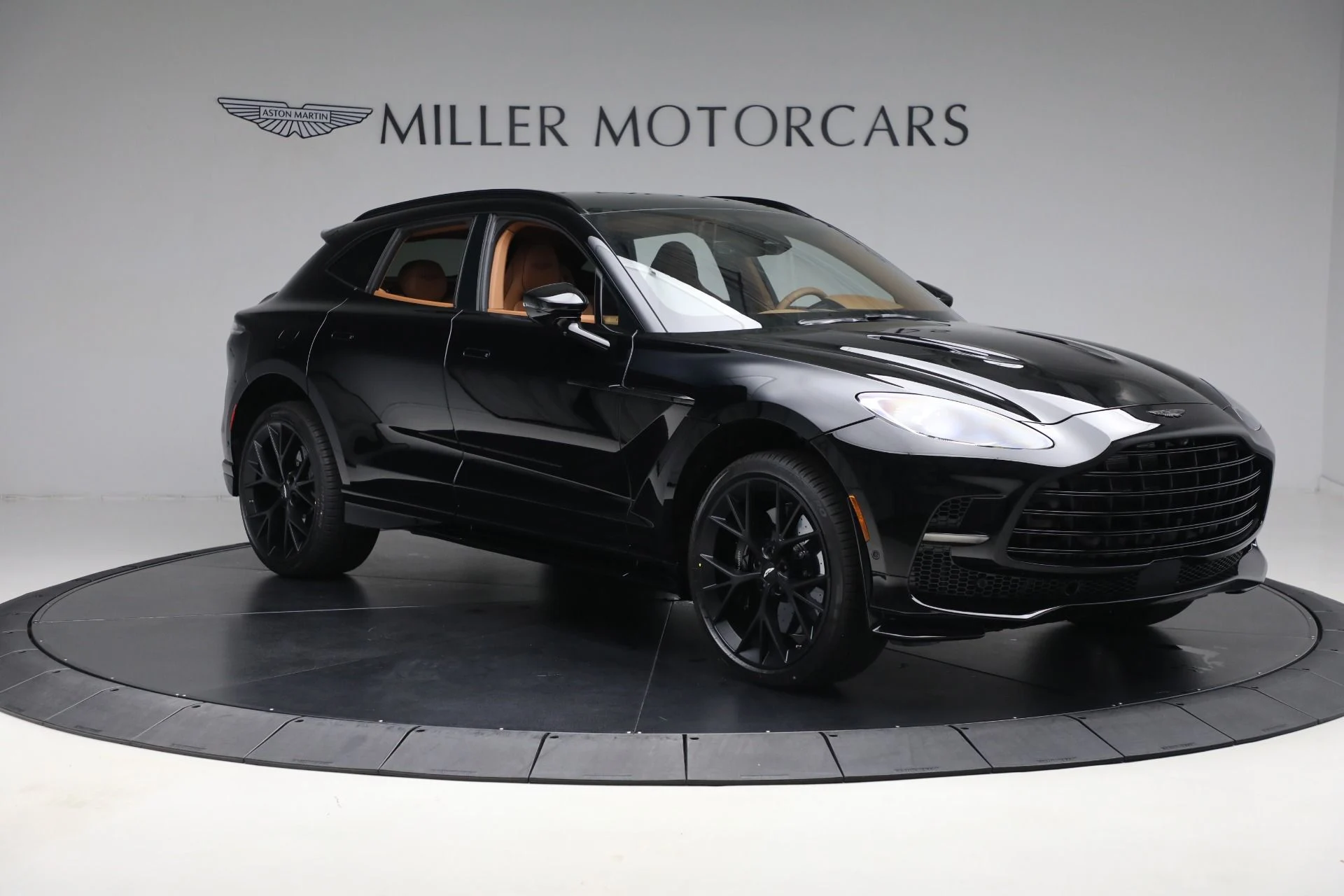 mph009_2017924615_New_2025_Aston_Martin_DBX_707_cfdb67ba9f