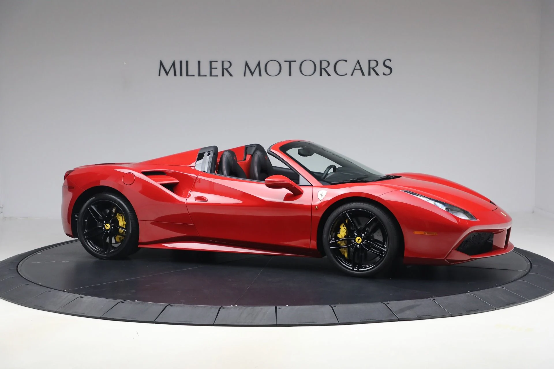 mph009_2019543387_Used_2019_Ferrari_488_Spider_1792598381_e8c0328fc2