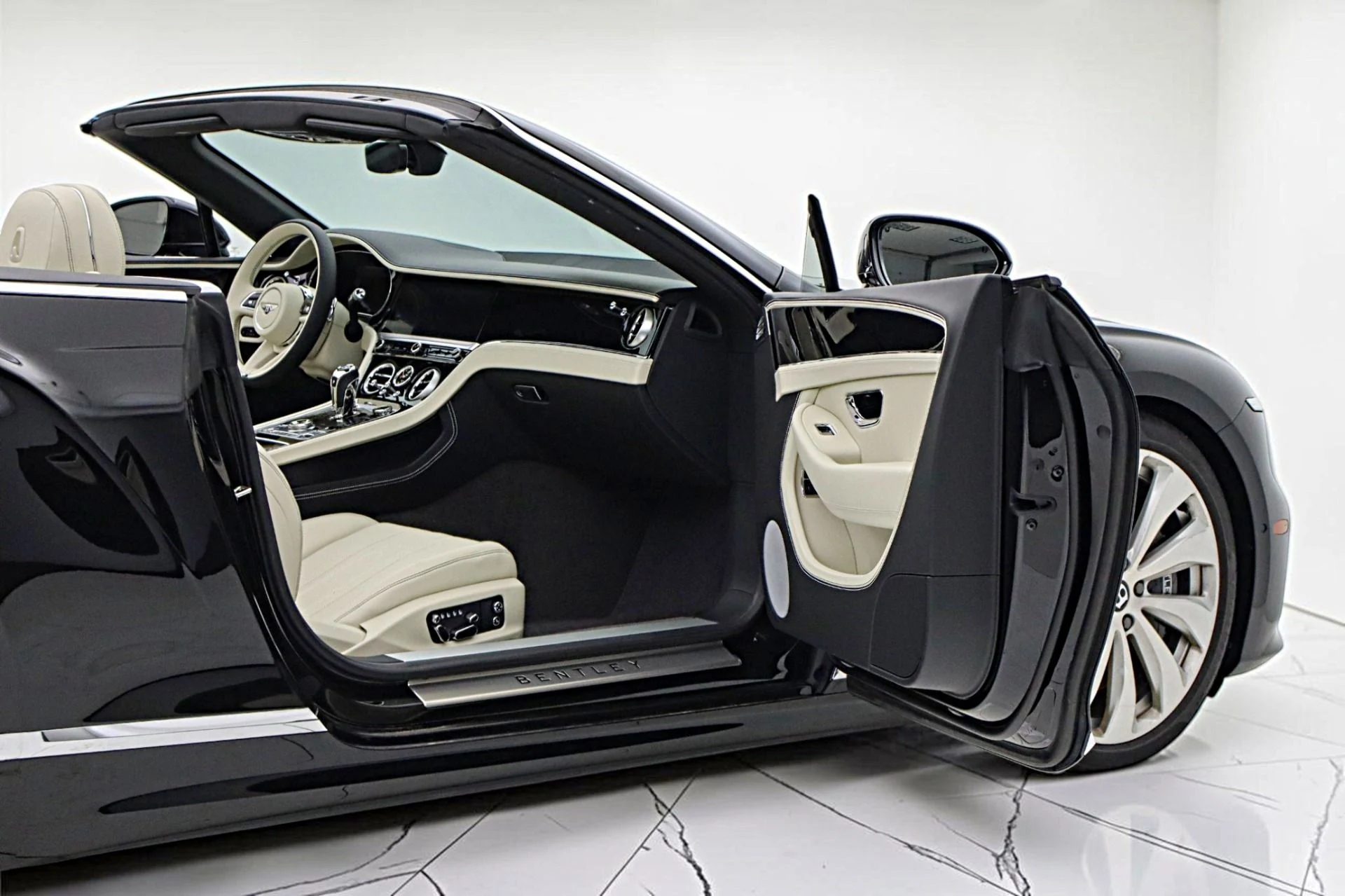 mph009_2023193096_New_2026_Bentley_Continental_GTC_ebd236cdc0