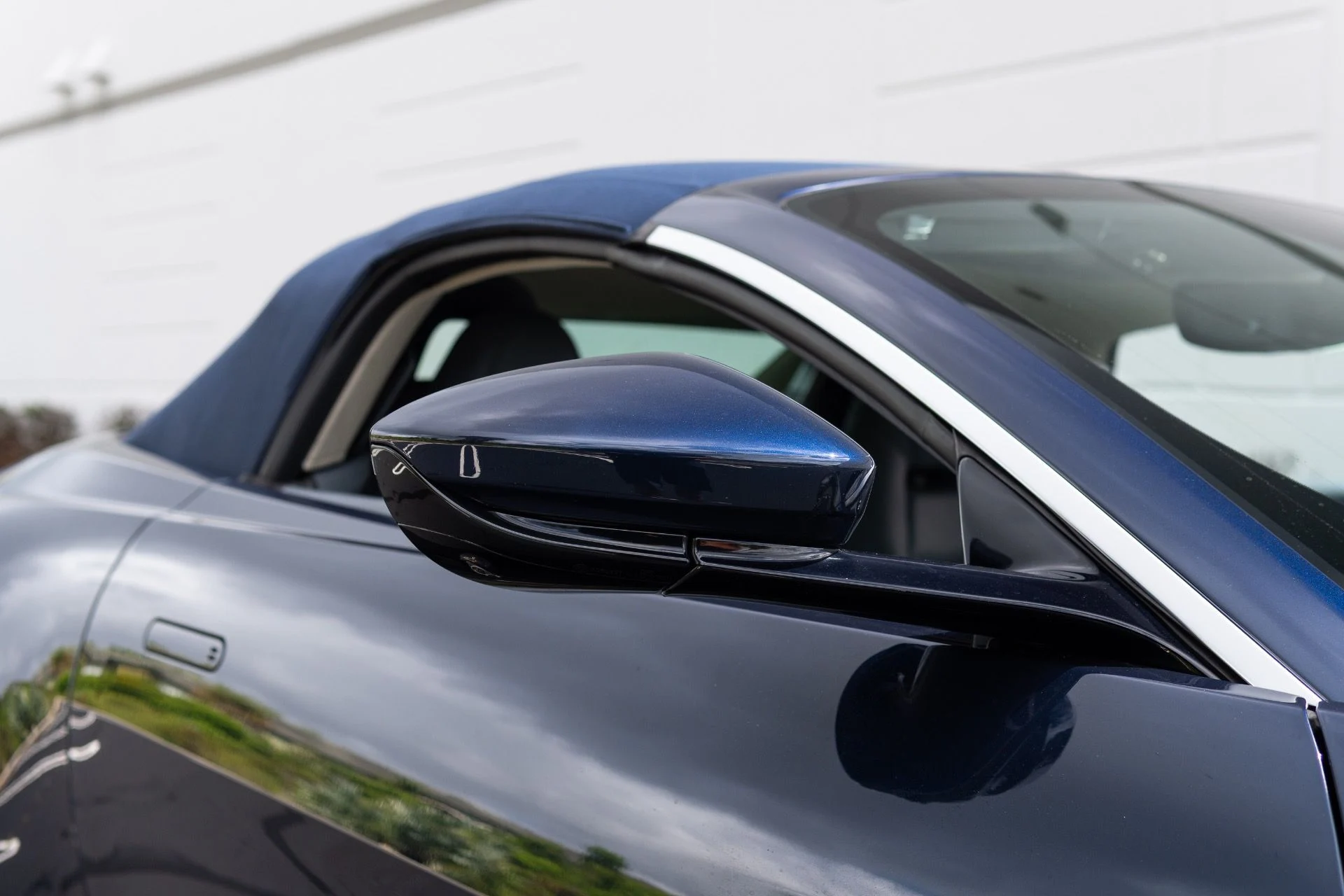 mph009_2037133367_Used_2021_Aston_Martin_Vantage_1774065878_87c7a0f385