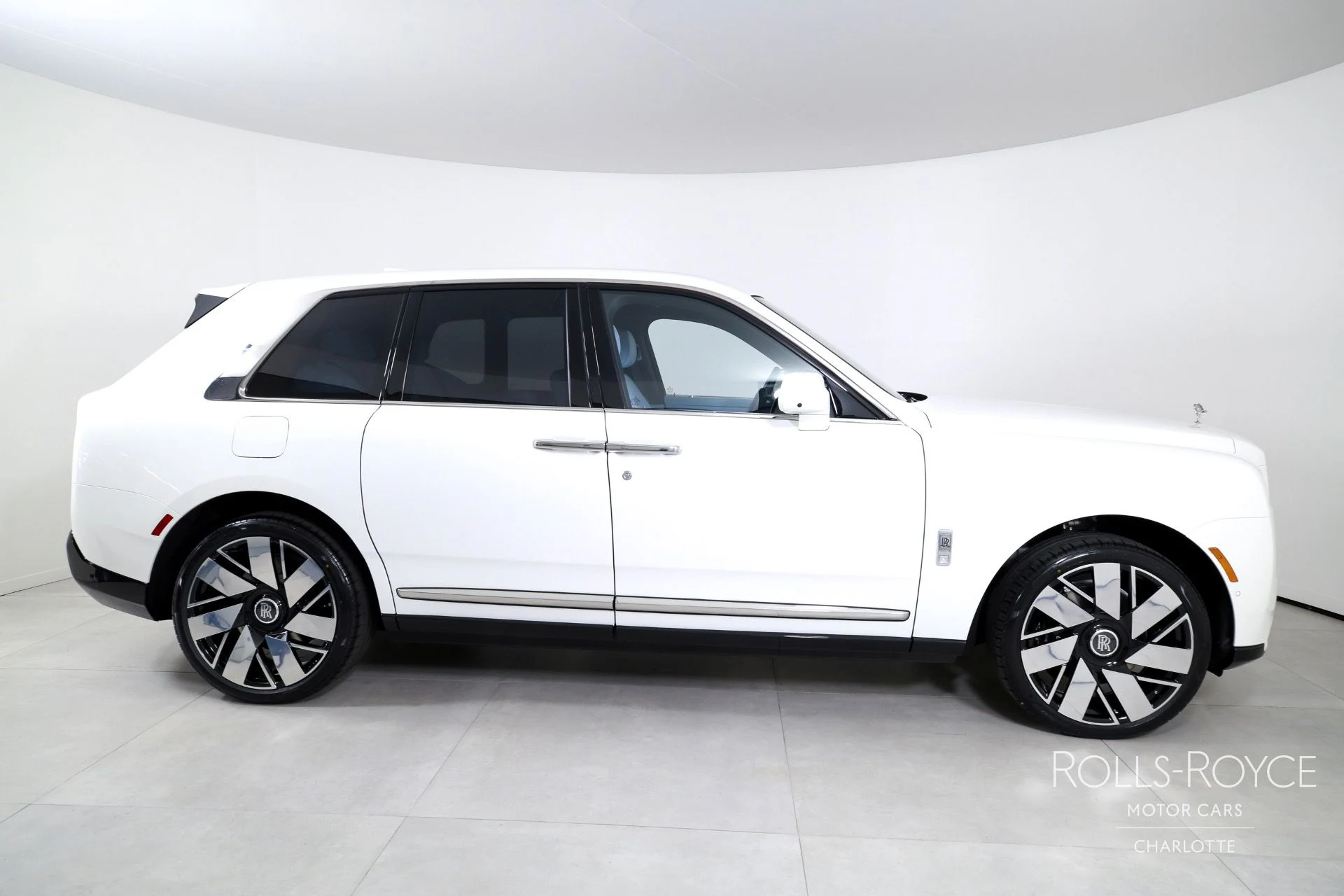 mph009_203789712_Used_2026_Rolls_Royce_Cullinan_1759509260_9c2b370282