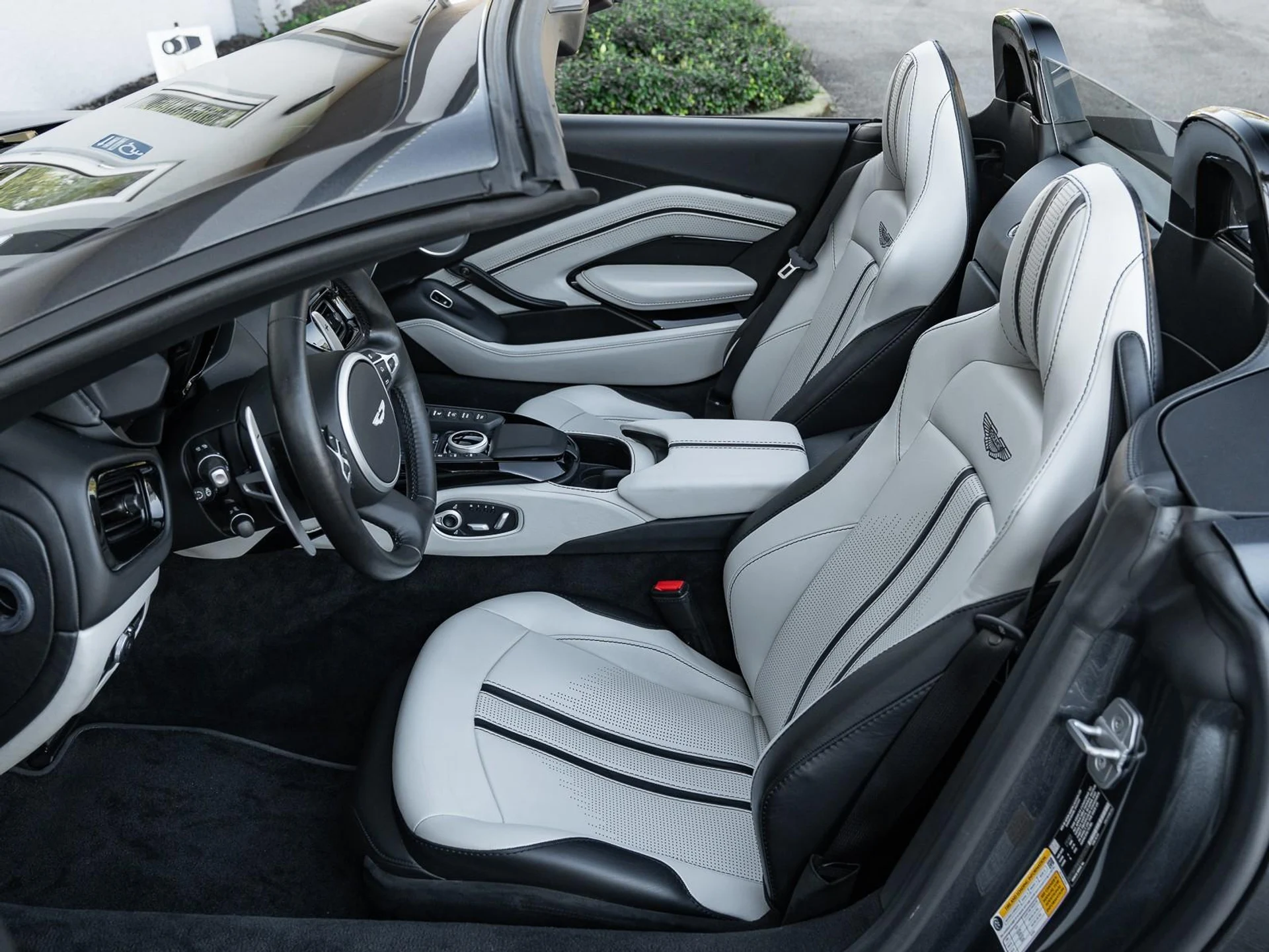 mph009_2038411433_Used_2021_Aston_Martin_Vantage_Roadster_1767733759_404aa731d7