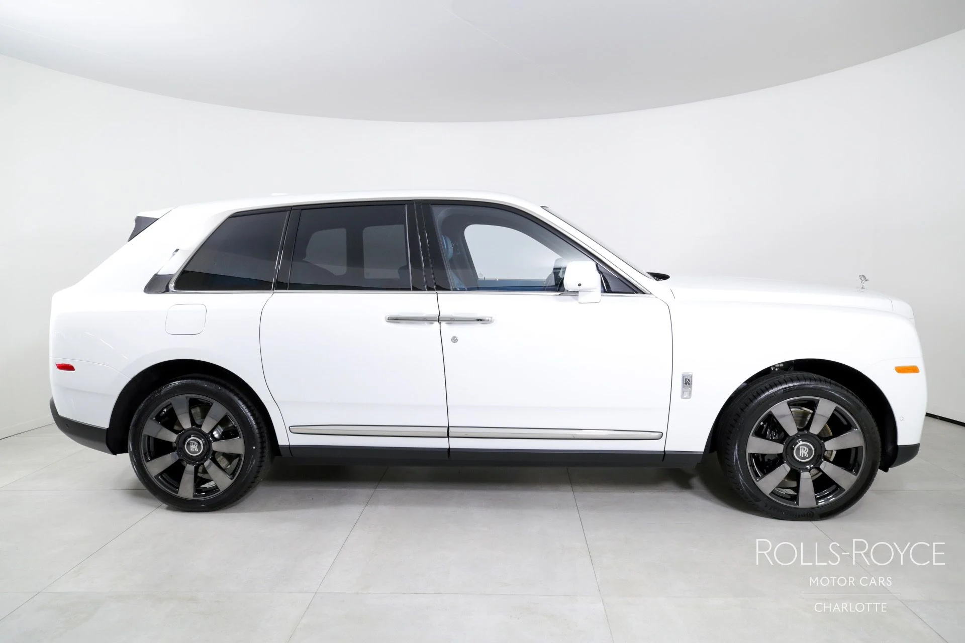 mph009_2054463063_Used_2024_Rolls_Royce_Cullinan_1715875988_8b4824361f