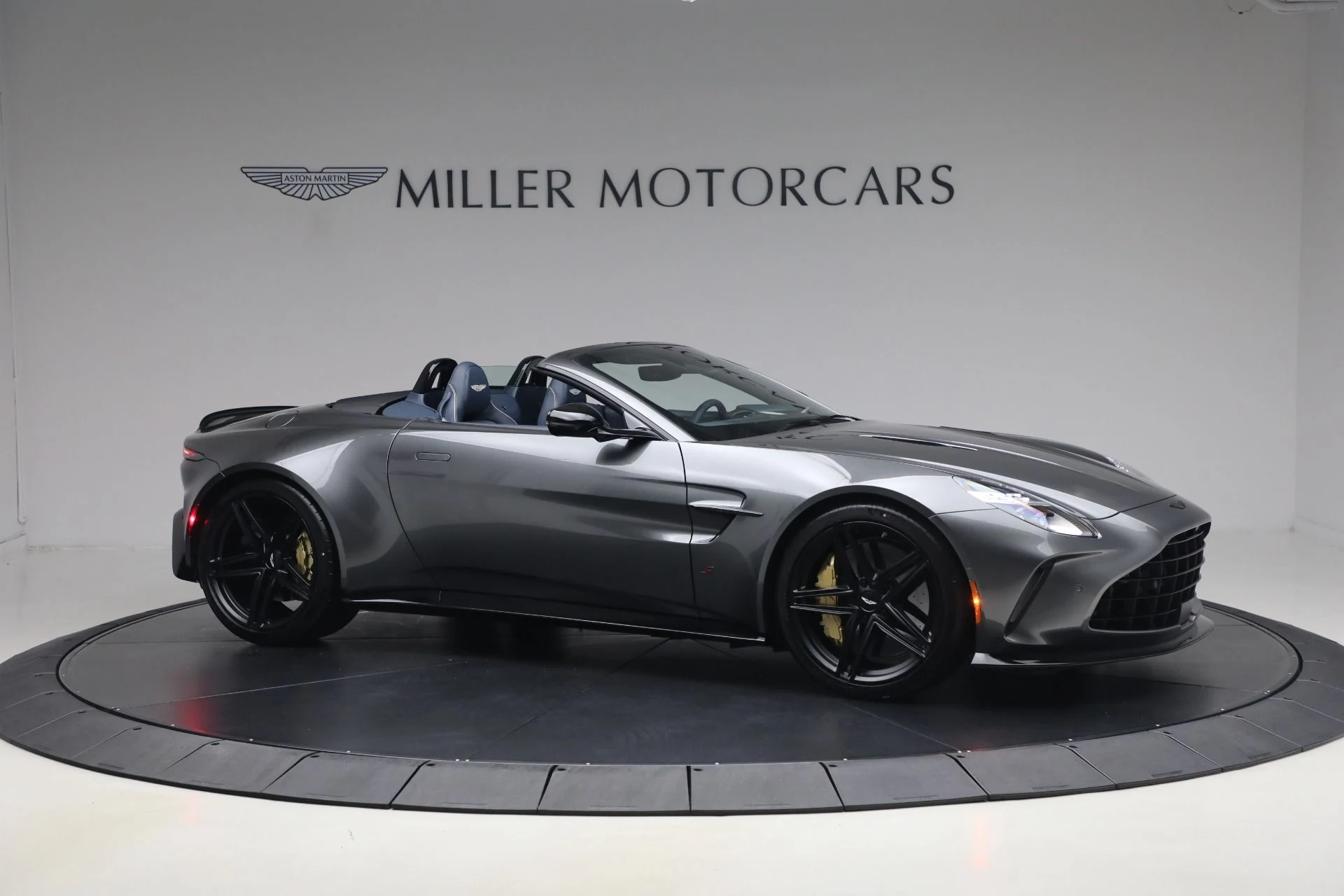 mph009_2056646961_New_2026_Aston_Martin_Vantage_S_Roadster_1787407546_82f5aa6198