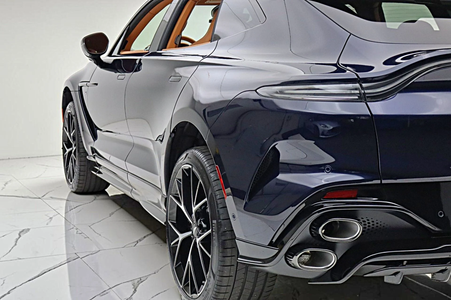 mph009_2061510784_New_2026_Aston_Martin_DBX_S_378ea5de17
