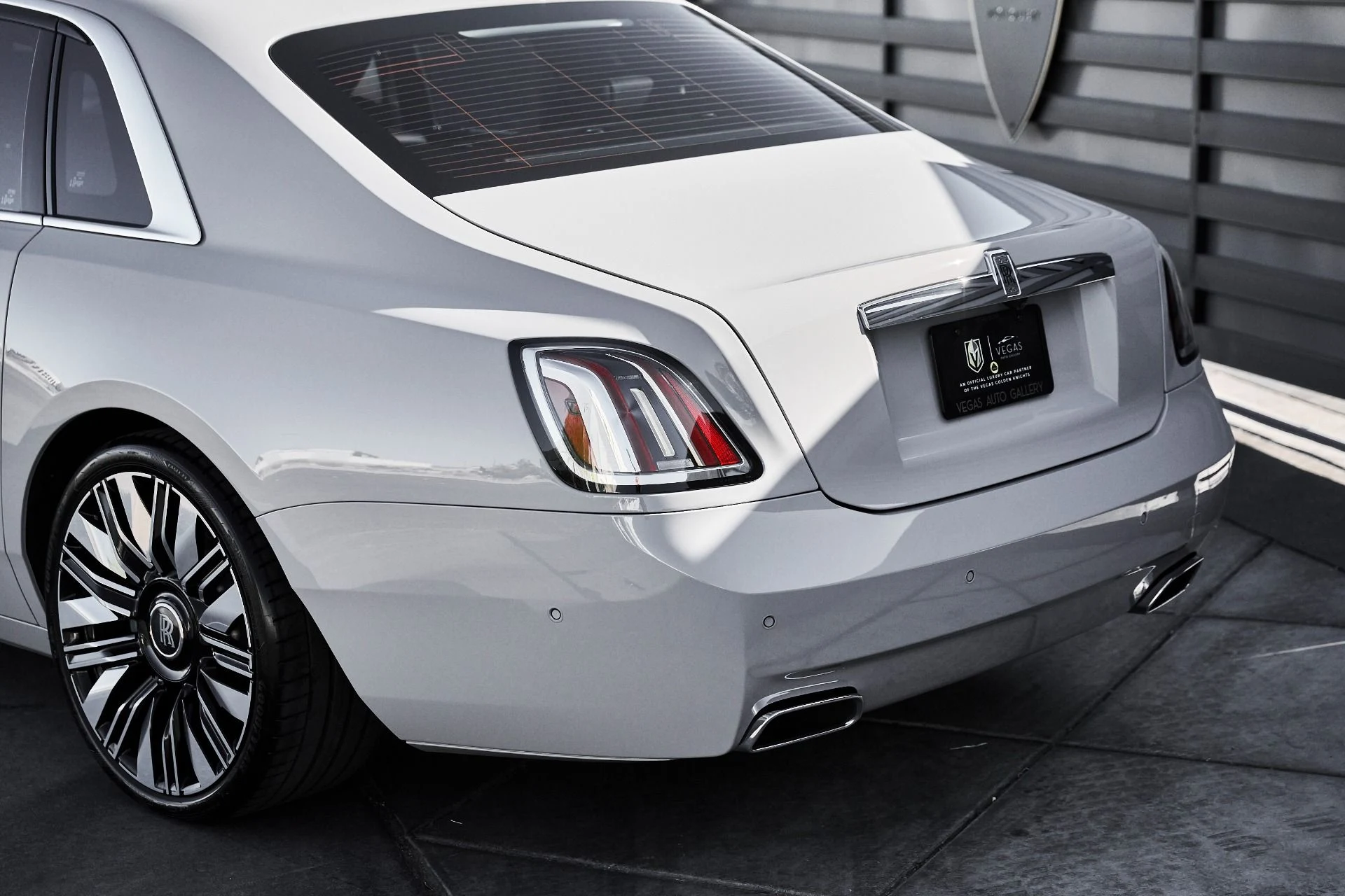 mph009_2069962416_Used_2025_Rolls_Royce_Ghost_Base_1780623242_482e72d3ed